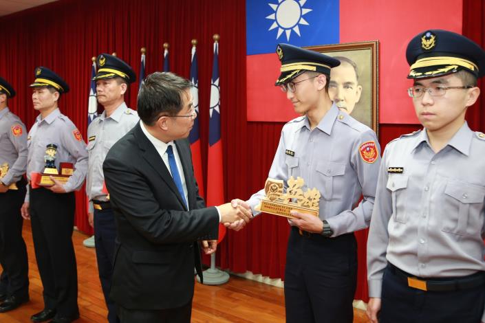 å¸é·è¡¨æå¸è­¦å±ç¸¾åªå¡è­¦