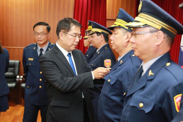 å¸é·åºå¸­å¸è­¦å±å¡è­¦éè·æéåå¼