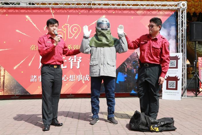æ¶é²å±äººå¡ç¤ºç¯å®å¨é²è­·ç©¿è