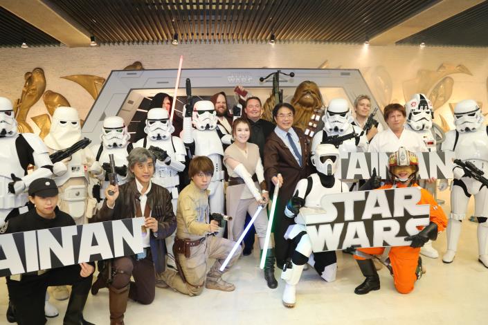 5æ4æ¥åéææ°æ¥ é»å¸é·åèº«å¤©è¡èèå½±è¿·åæ¨(å±5å¼µ)-1