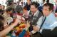 市長與鄭文燦市長在活動現場行銷台南芒果