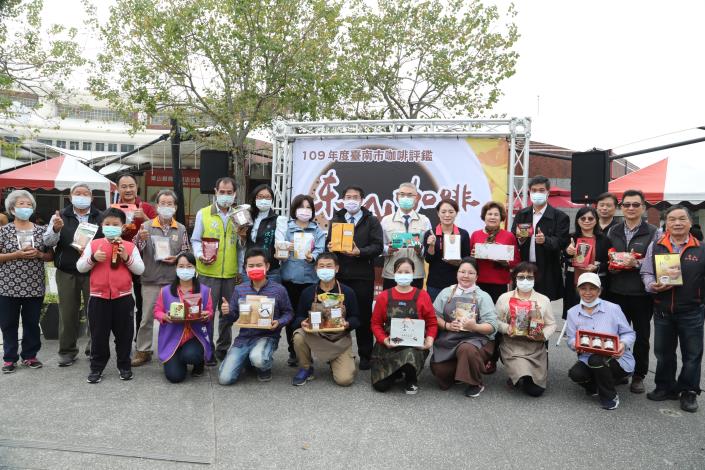台南知名東山咖啡在國道休息站就能品嚐 黃偉哲為南來北往遊客推薦東山伴手禮(共11張)-1