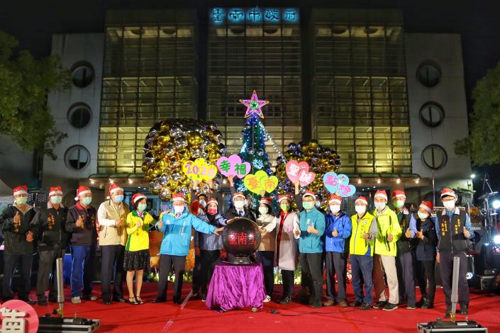 民治市民廣場聖誕樹點亮歡樂 黃偉哲邀全國朋友耶誕跨年遊新營玩台南(共4張)-1