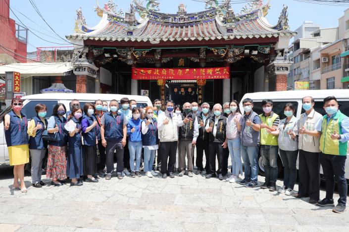 台灣祀典武廟志工協會捐贈復康巴士2台　黃偉哲讚關聖帝君的精神傳頌千世(共7張)-1