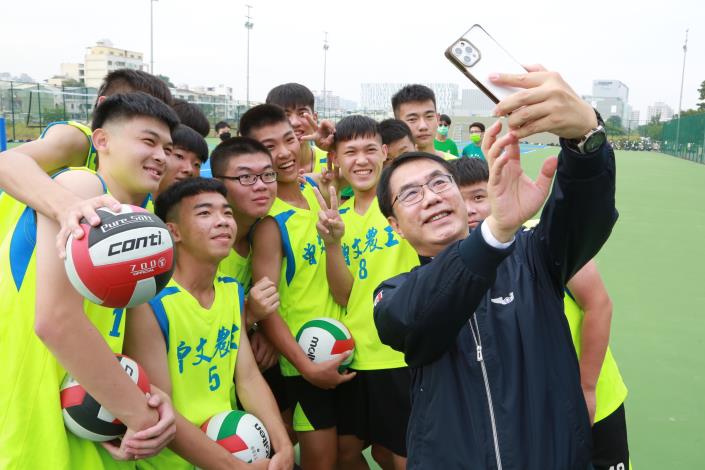 市長歡迎民眾來打球共造台南成為排球大市