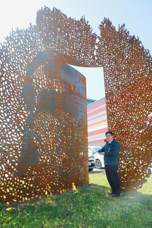 0308 大臺南會展中心戶外公共藝術-大型鋼雕《台江之門》 .JPG