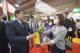 黃偉哲市長前往東京食品展時特別帶蘭花送日本人獲得讚賞