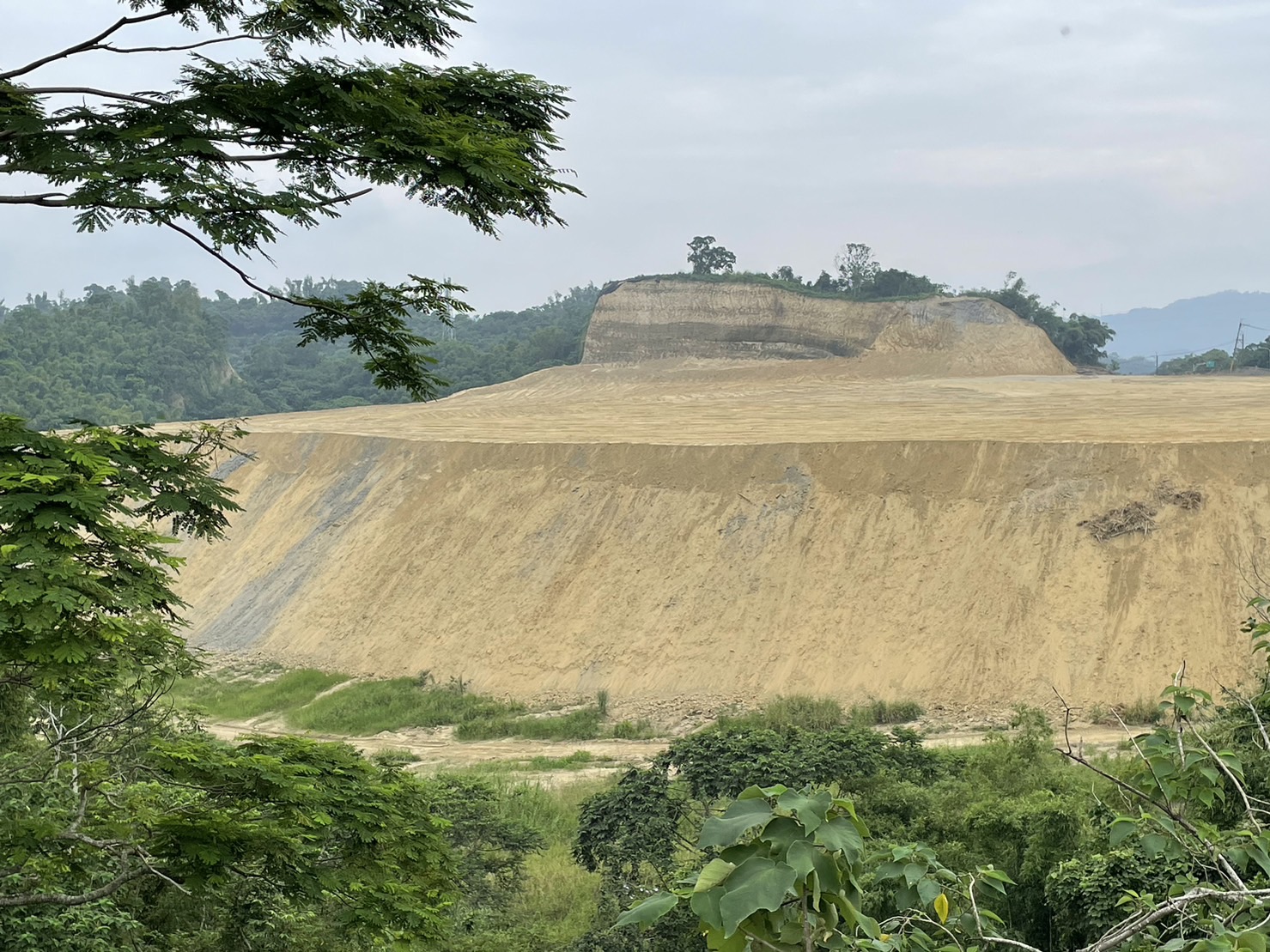 查緝龍崎區私人大型違規開發山坡地，臺南市府重申執法無假期