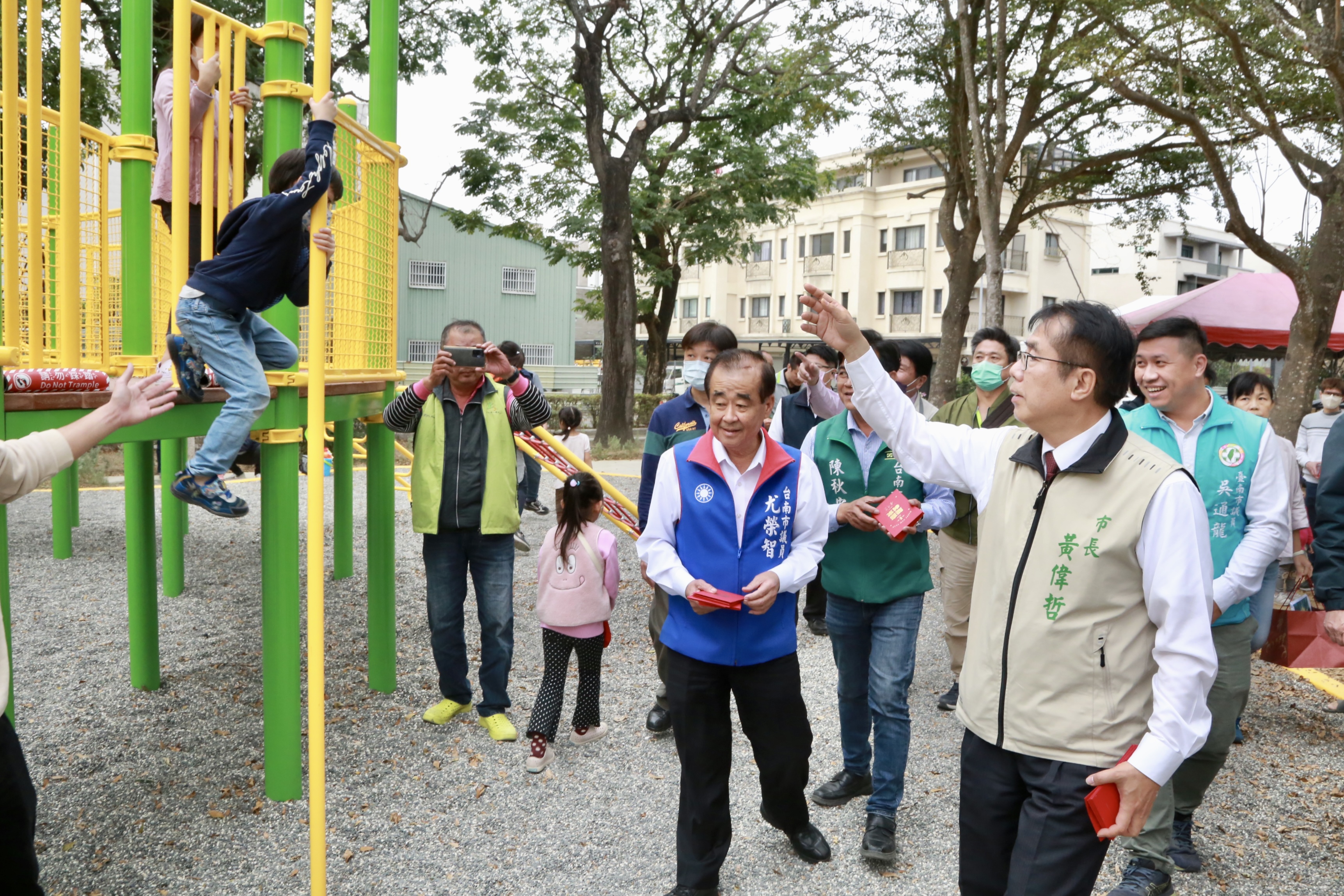 麻豆公園特色遊戲場啟用 黃偉哲：讓孩子玩得開心且安全