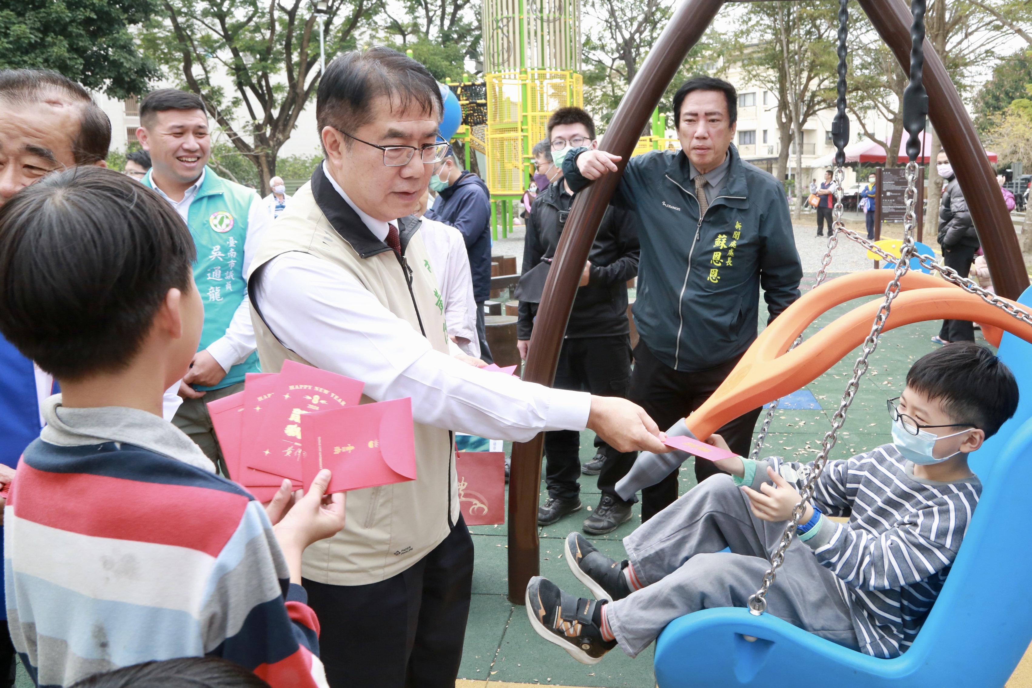 麻豆公園特色遊戲場啟用 黃偉哲：讓孩子玩得開心且安全