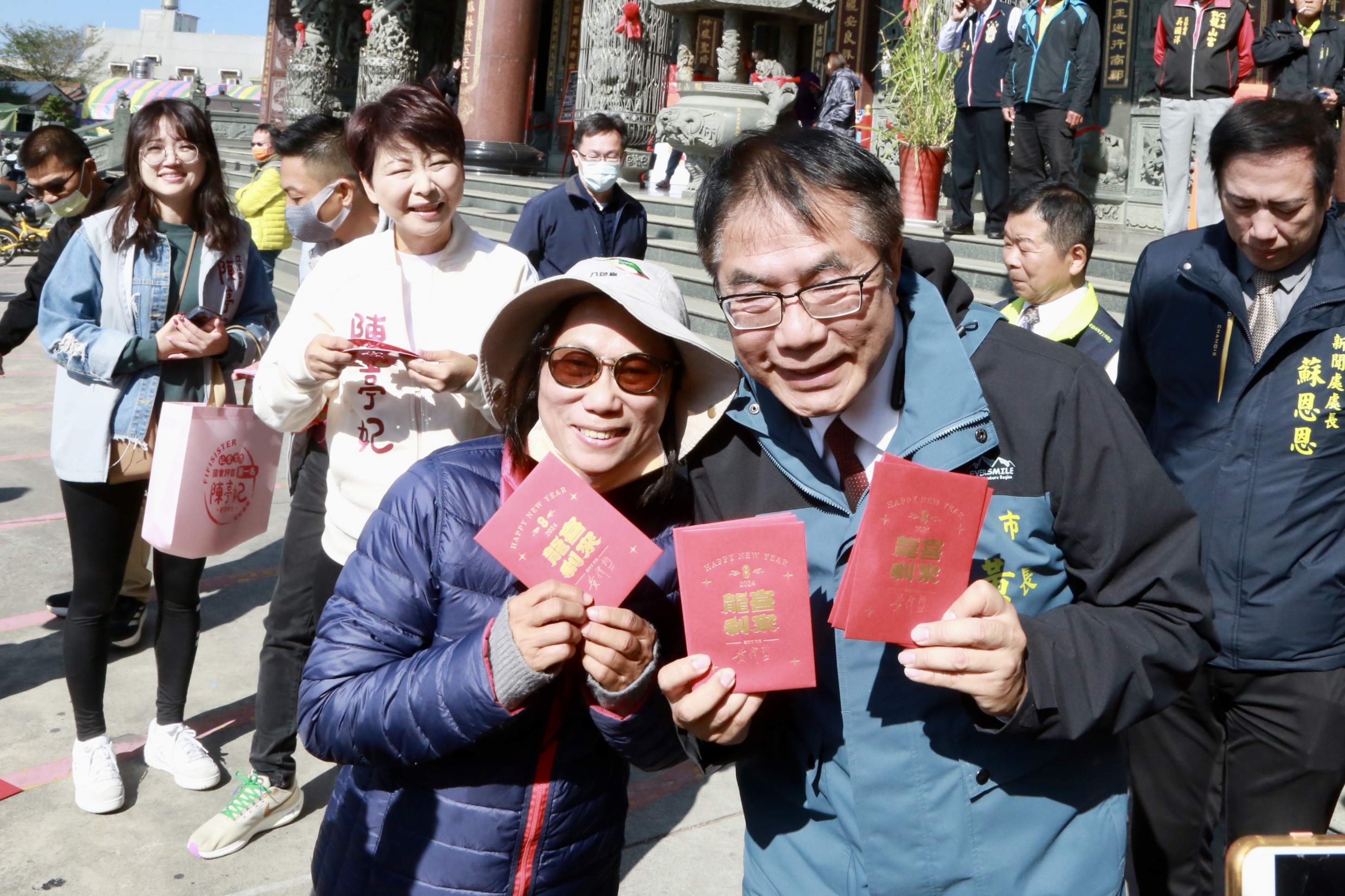 黃偉哲大年初二拜廟  祈求神明護佑台南