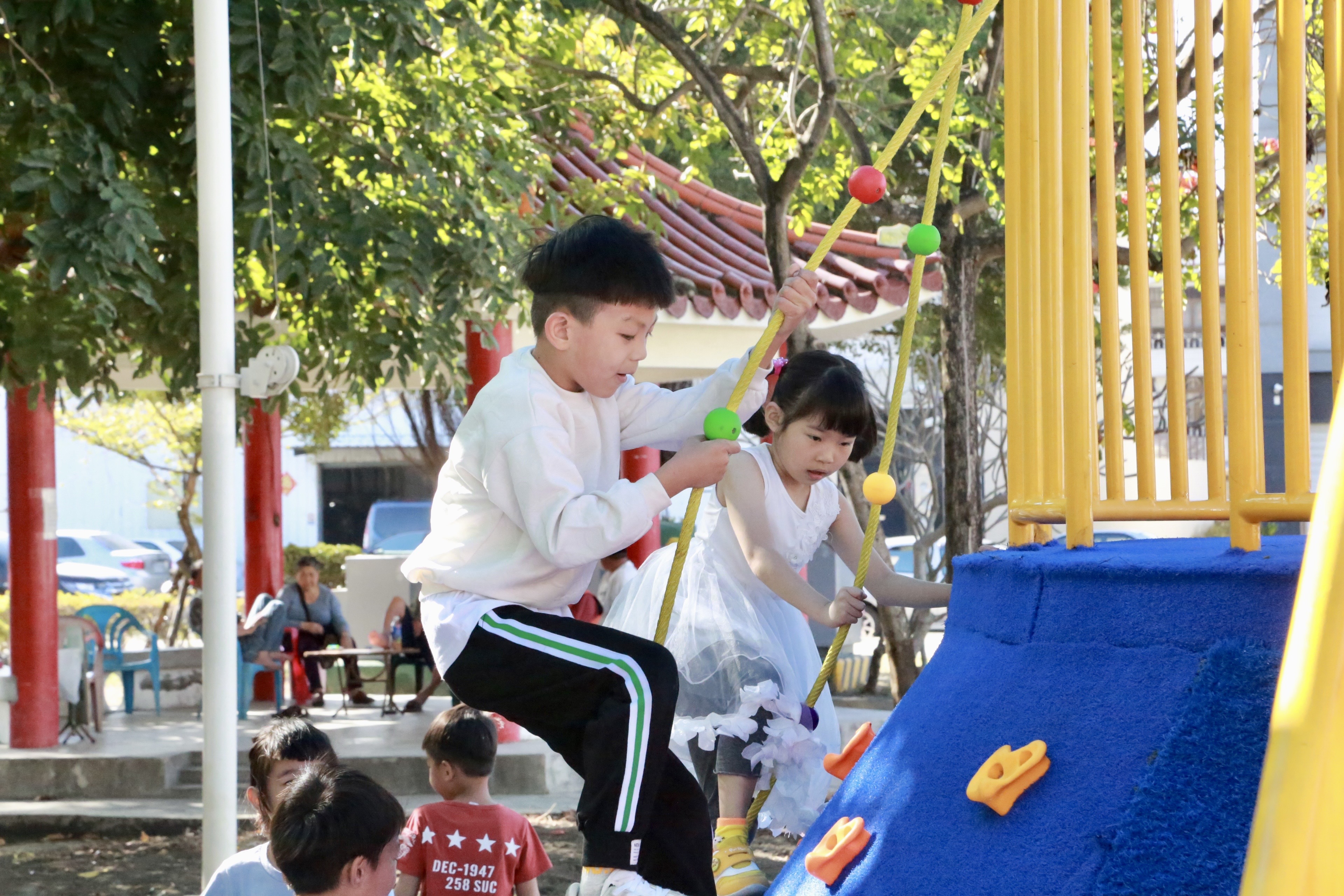 台南市特色公園再加一  黃偉哲啟用學甲華宗公園特色遊戲區給孩童更好遊憩空間