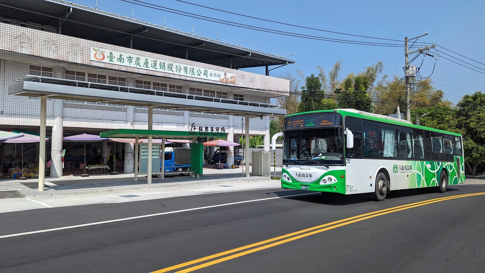 左鎮果菜市場大型候車站吸睛啟用 等公車也有新亮點