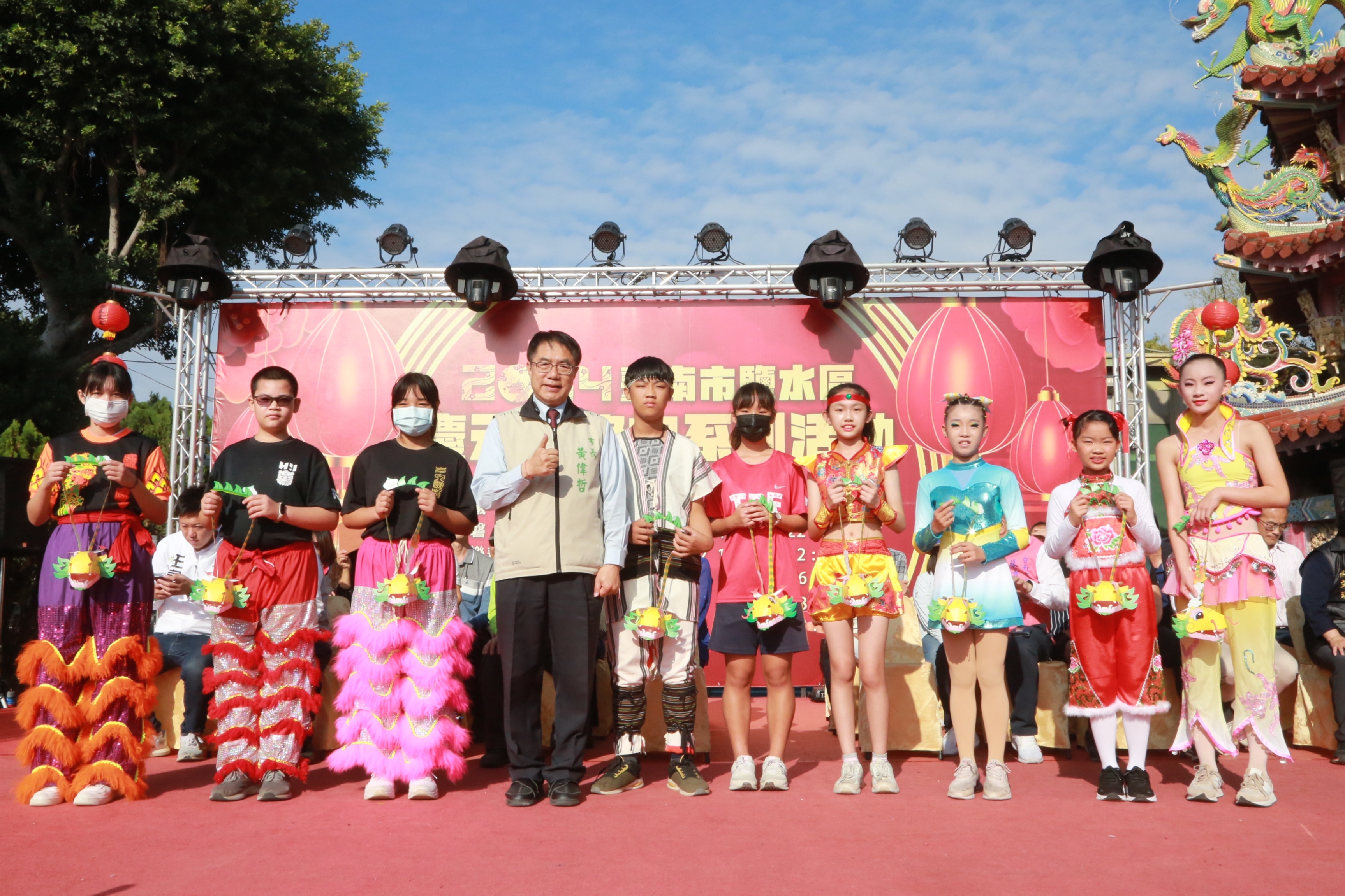 黃偉哲為鹽水蜂炮啟炮 祈祝活動順利平安