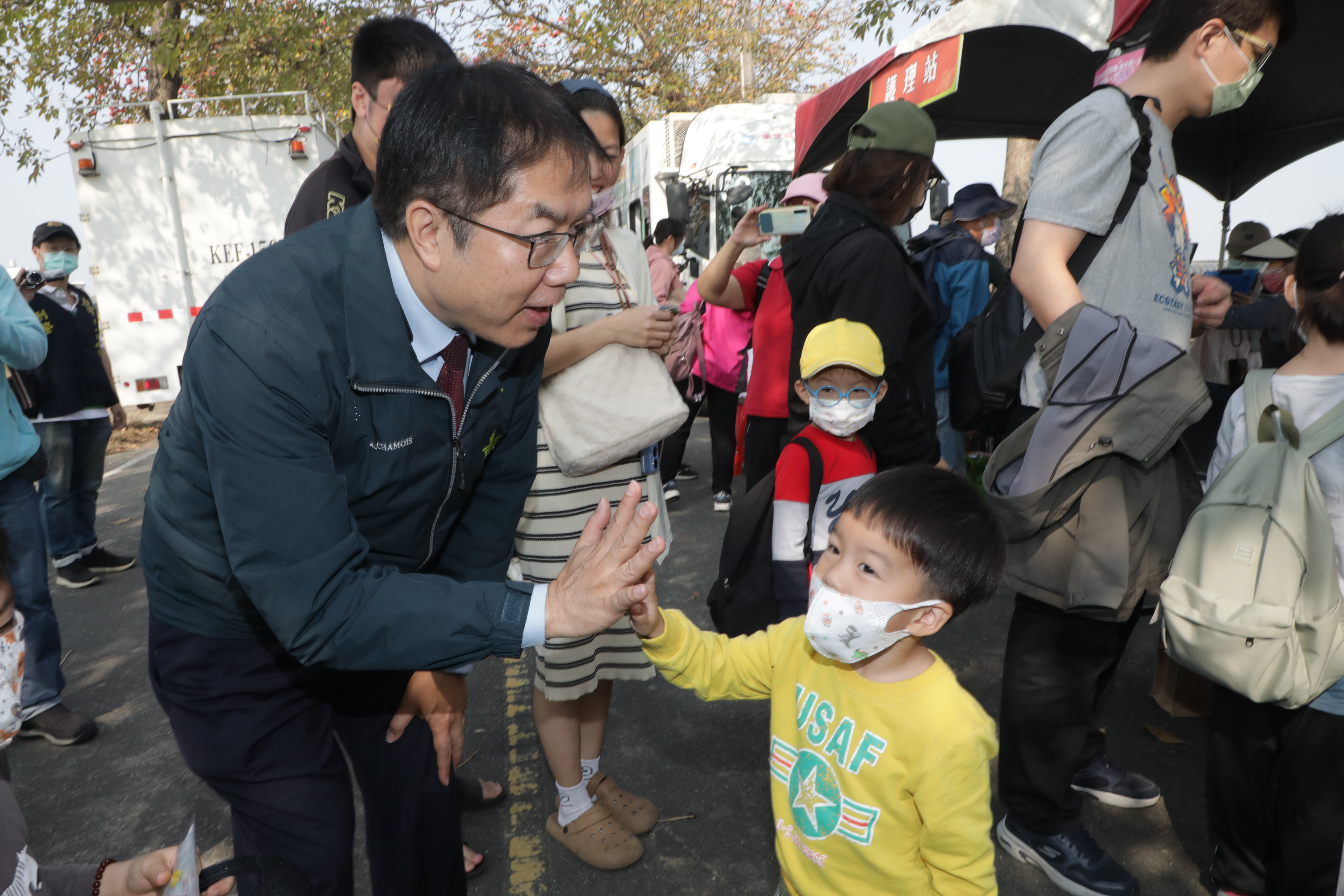 黃偉哲邀民眾前往台南將軍區拔蘿蔔賞木棉 共享鄉村樂趣與美食文化