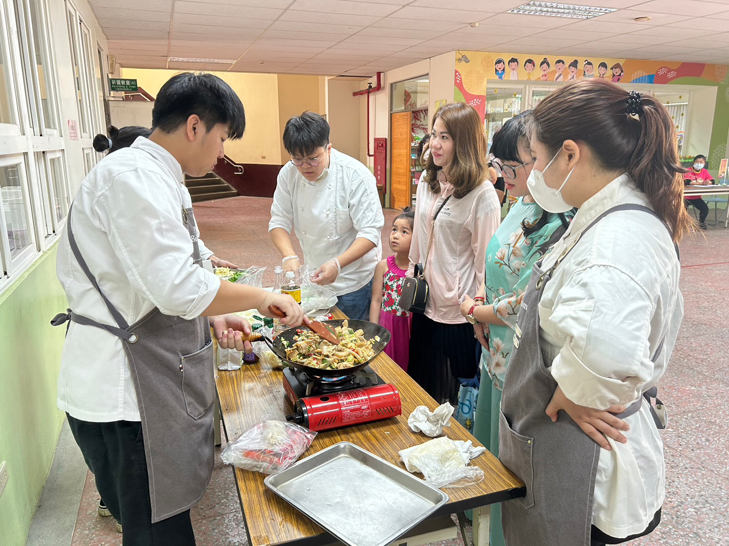 「新」辣人生 手作美食 南市家教中心邀集新住民家庭體驗辣椒醬 DIY活動 促進多元文化教育