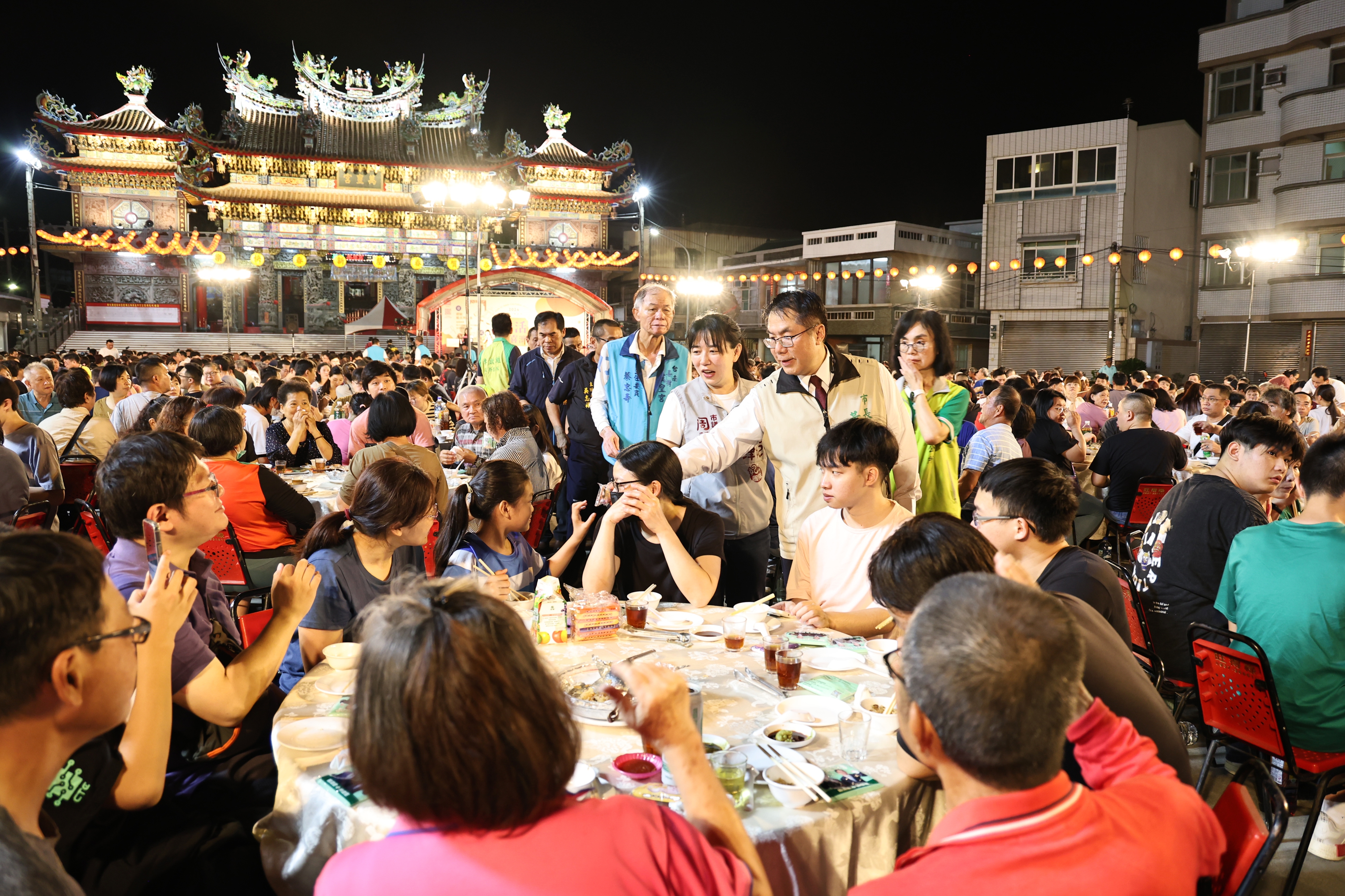 鯤喜灣風味餐席開百桌  黃偉哲讚CP值超高