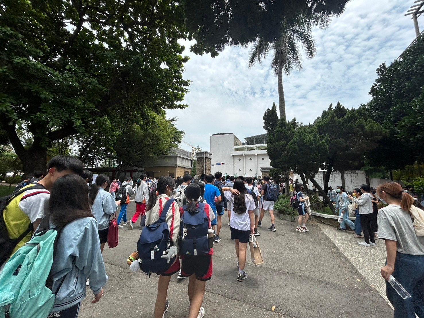 113年臺南國中教育會考圓滿結束 黃偉哲市長感謝所有承辦人員的辛勞 祝福考生都有好表現