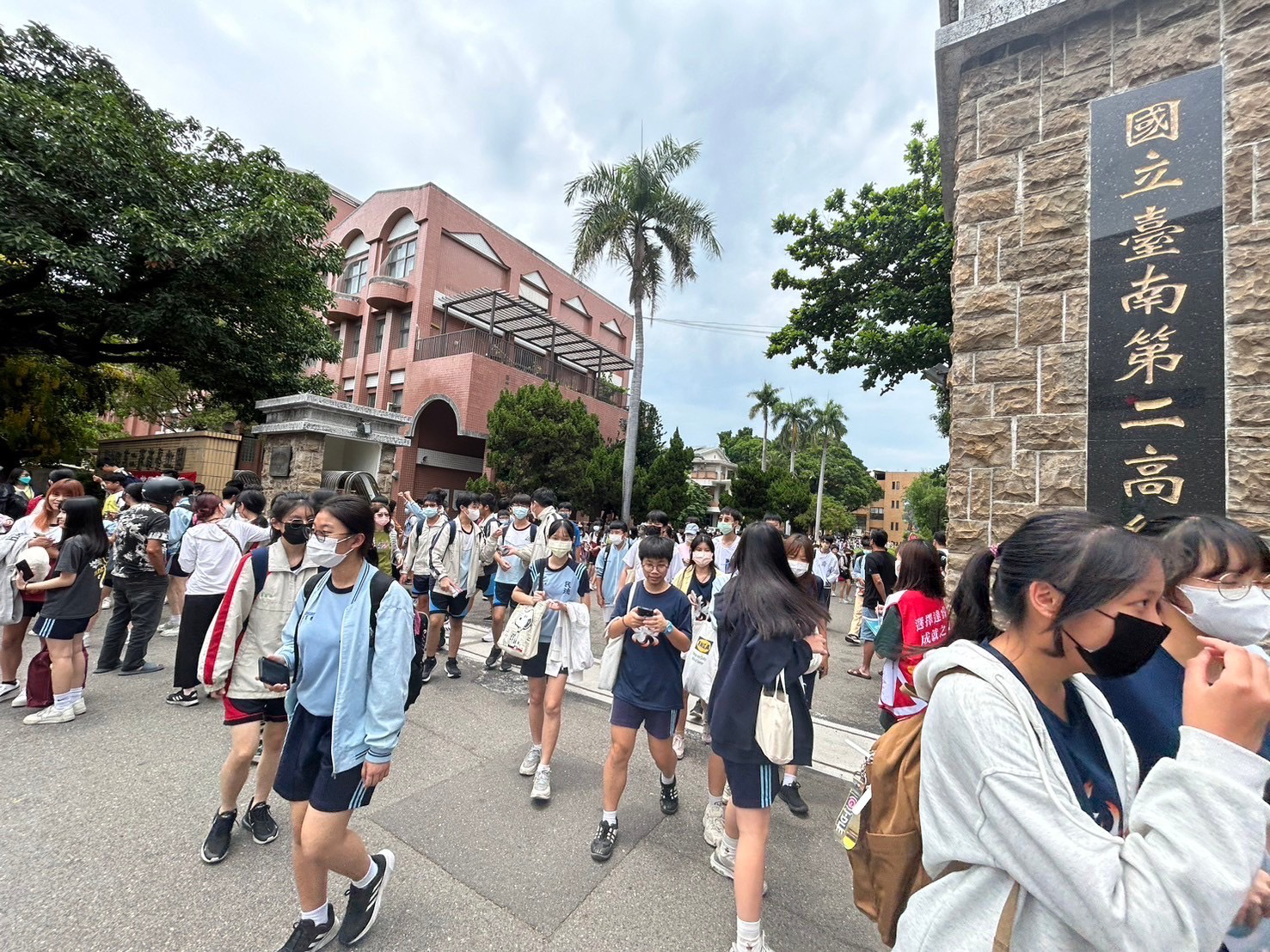 113年臺南國中教育會考圓滿結束 黃偉哲市長感謝所有承辦人員的辛勞 祝福考生都有好表現