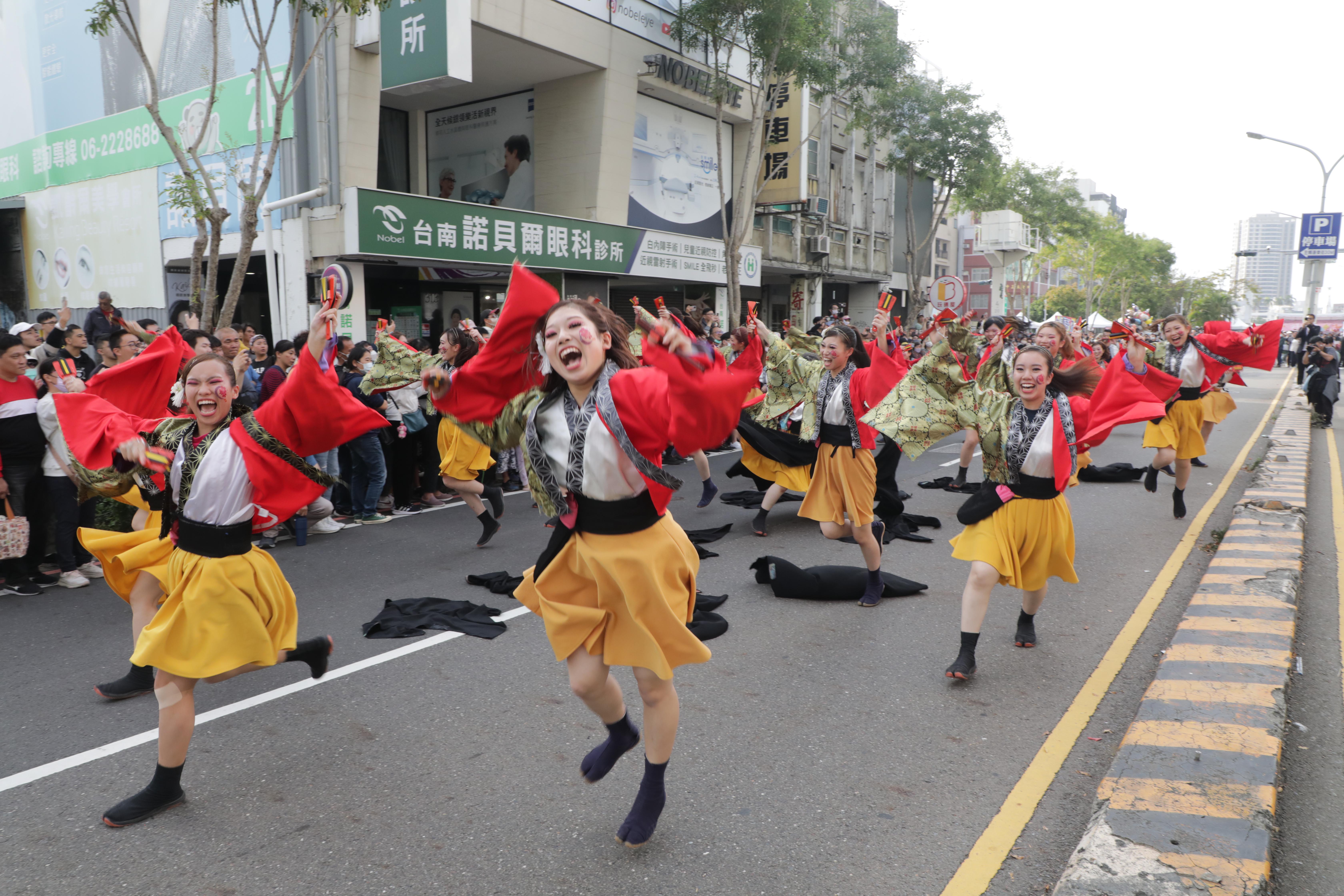 臺南踩街藝術嘉年華chill登場  黃偉哲邀民眾感受視聽覺雙重饗宴