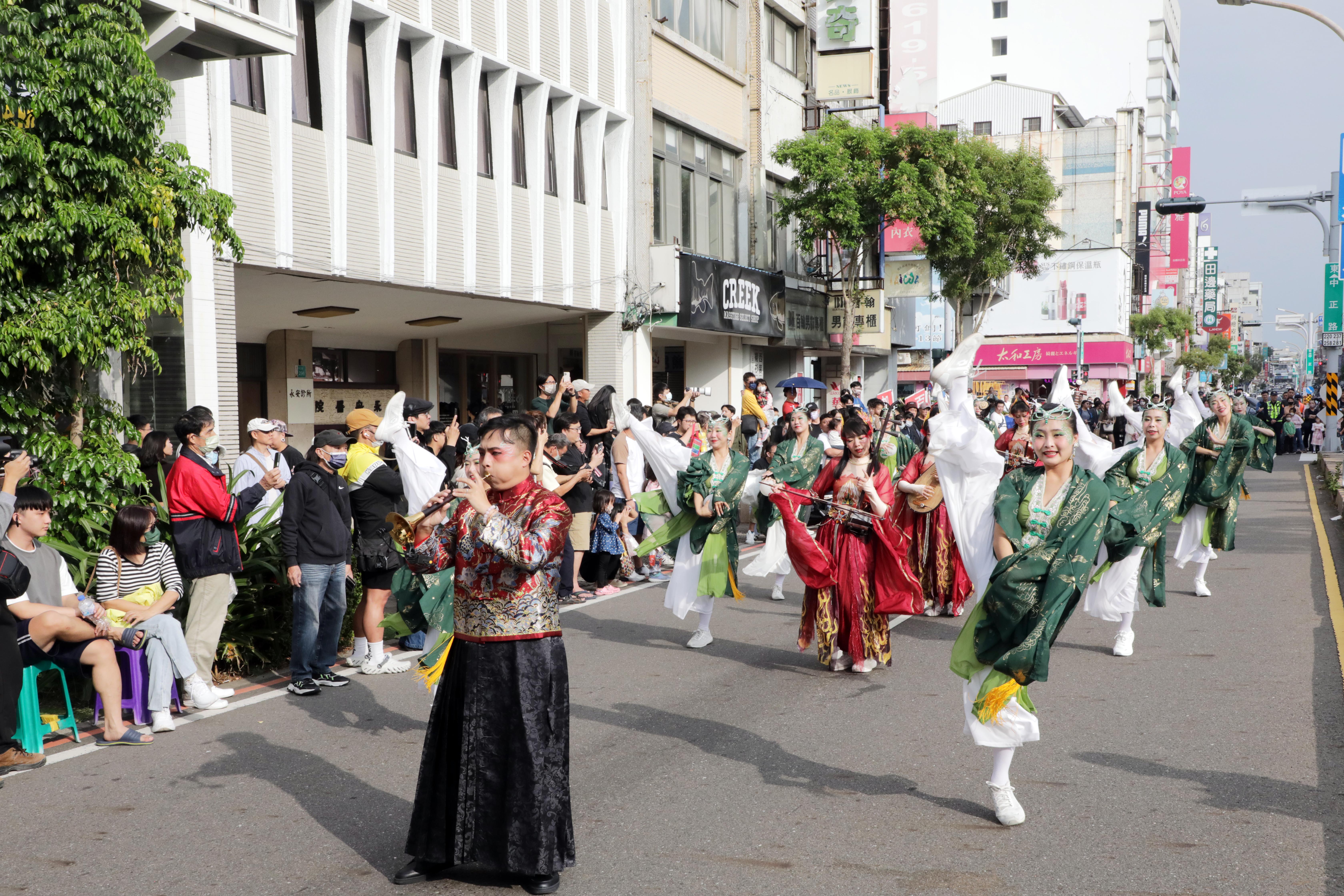 臺南踩街藝術嘉年華chill登場  黃偉哲邀民眾感受視聽覺雙重饗宴