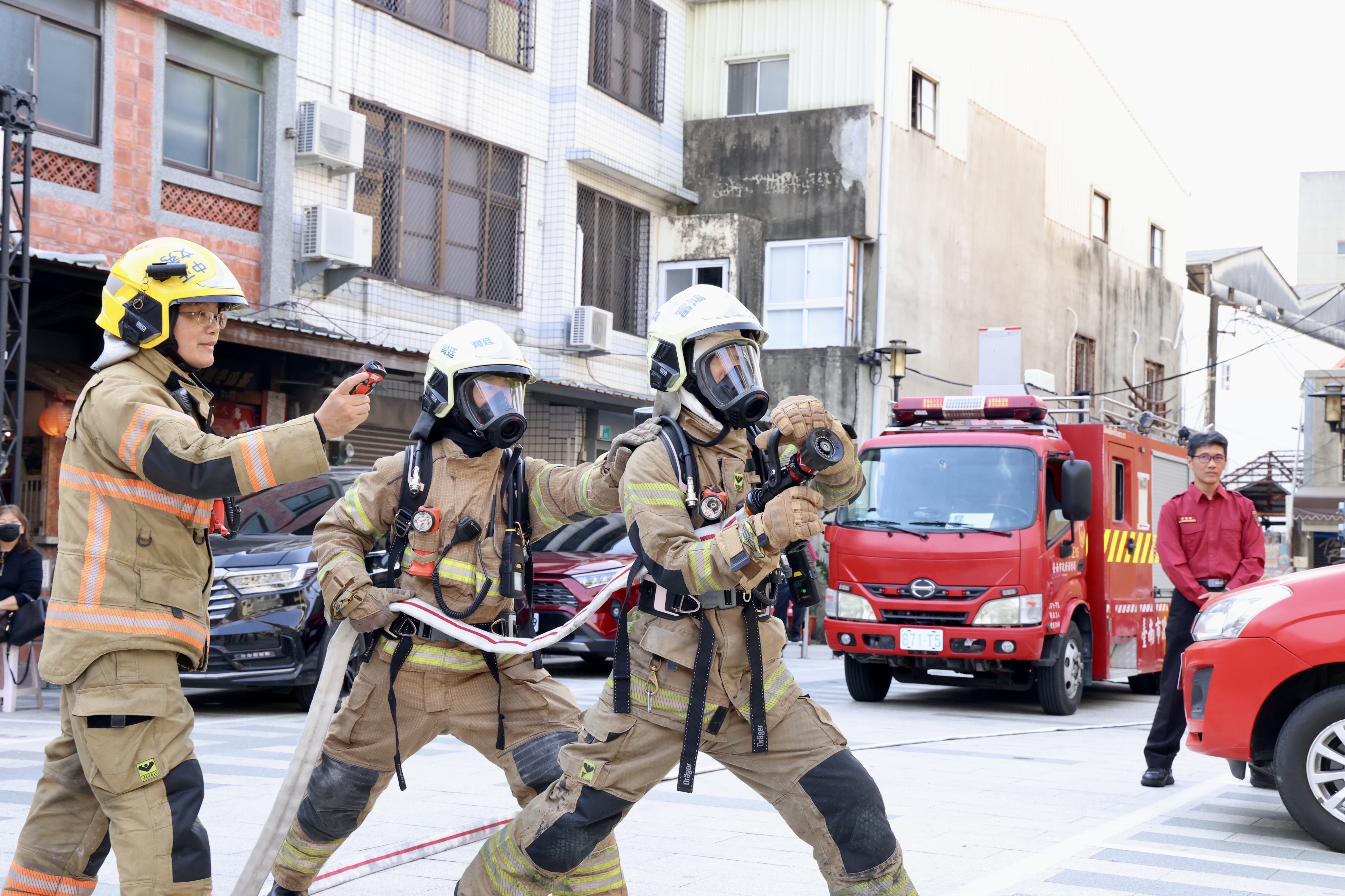 祀典大天后宮及全台媽祖功德會捐贈消防局救災車輛及裝備 黃偉哲感謝善舉展現媽祖慈悲