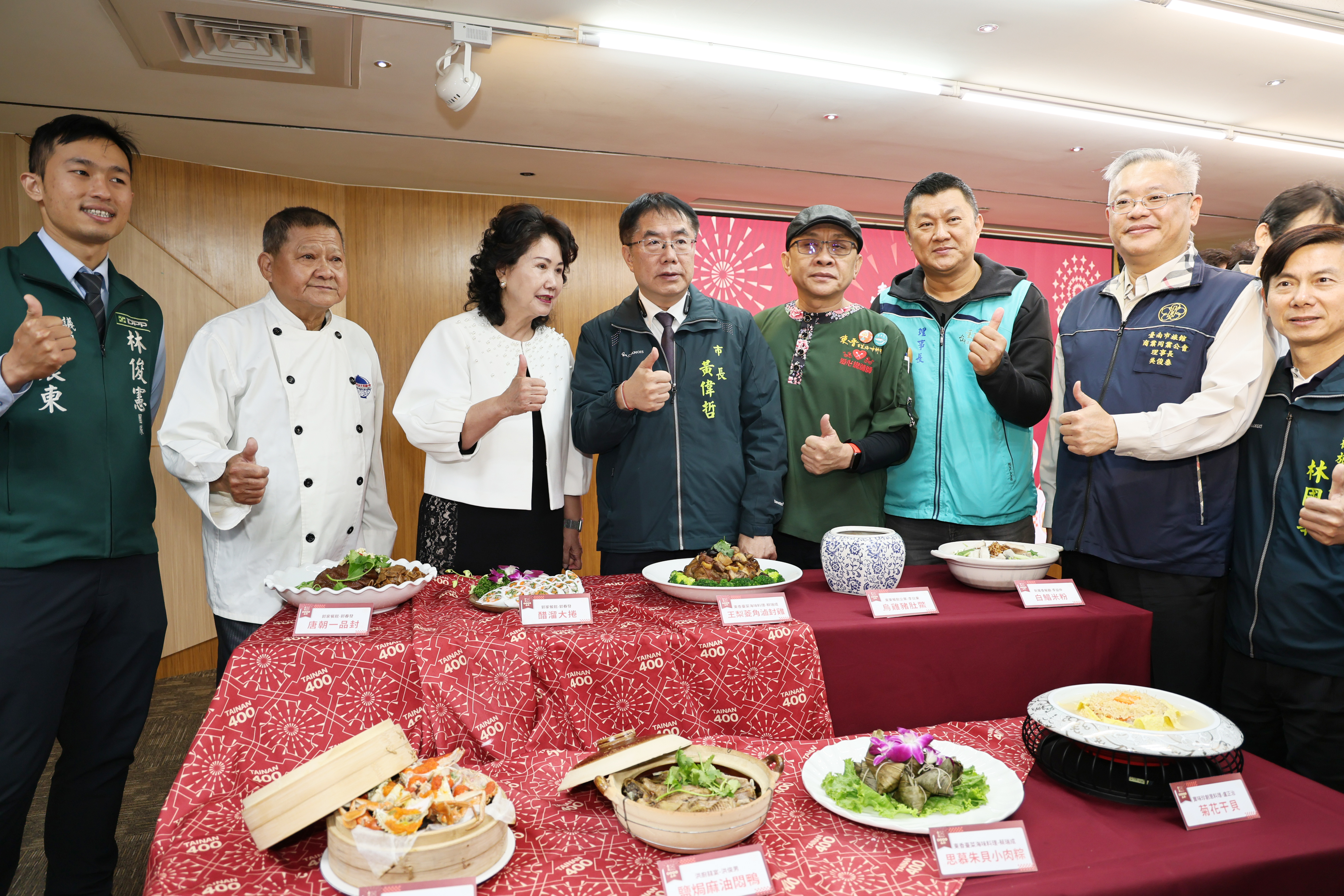 「臺南美食名廚」手冊集結22在地名廚料理故事  黃偉哲邀嚐佳餚遊臺南