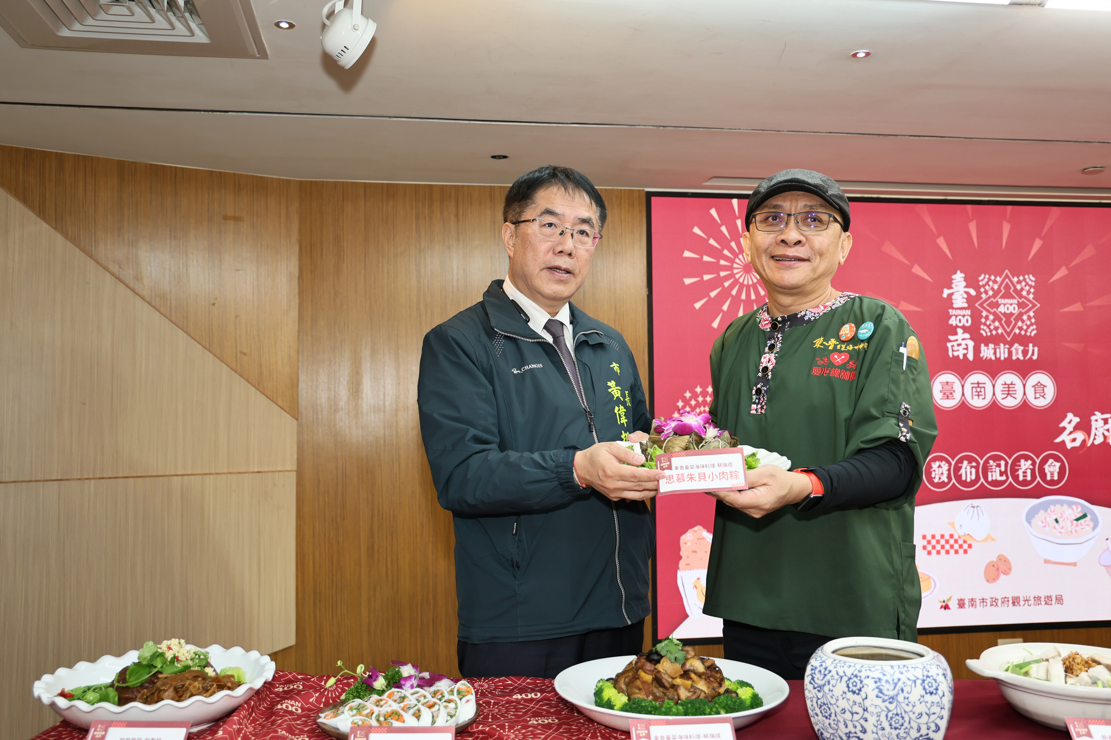 「臺南美食名廚」手冊集結22在地名廚料理故事  黃偉哲邀嚐佳餚遊臺南