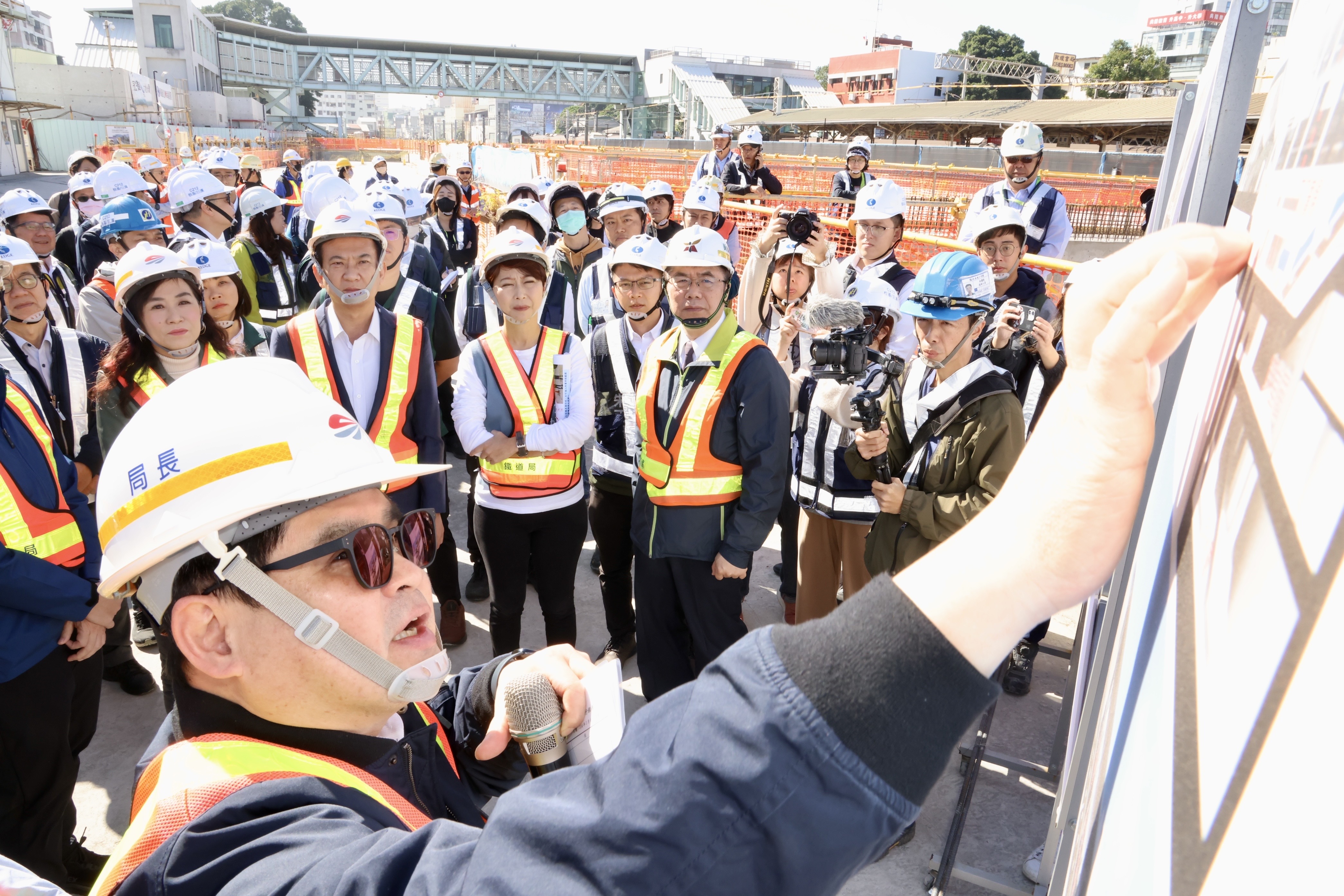 黃偉哲陪同立院考察臺南鐵路地下化工程 期許早日通車讓市民生活更便利