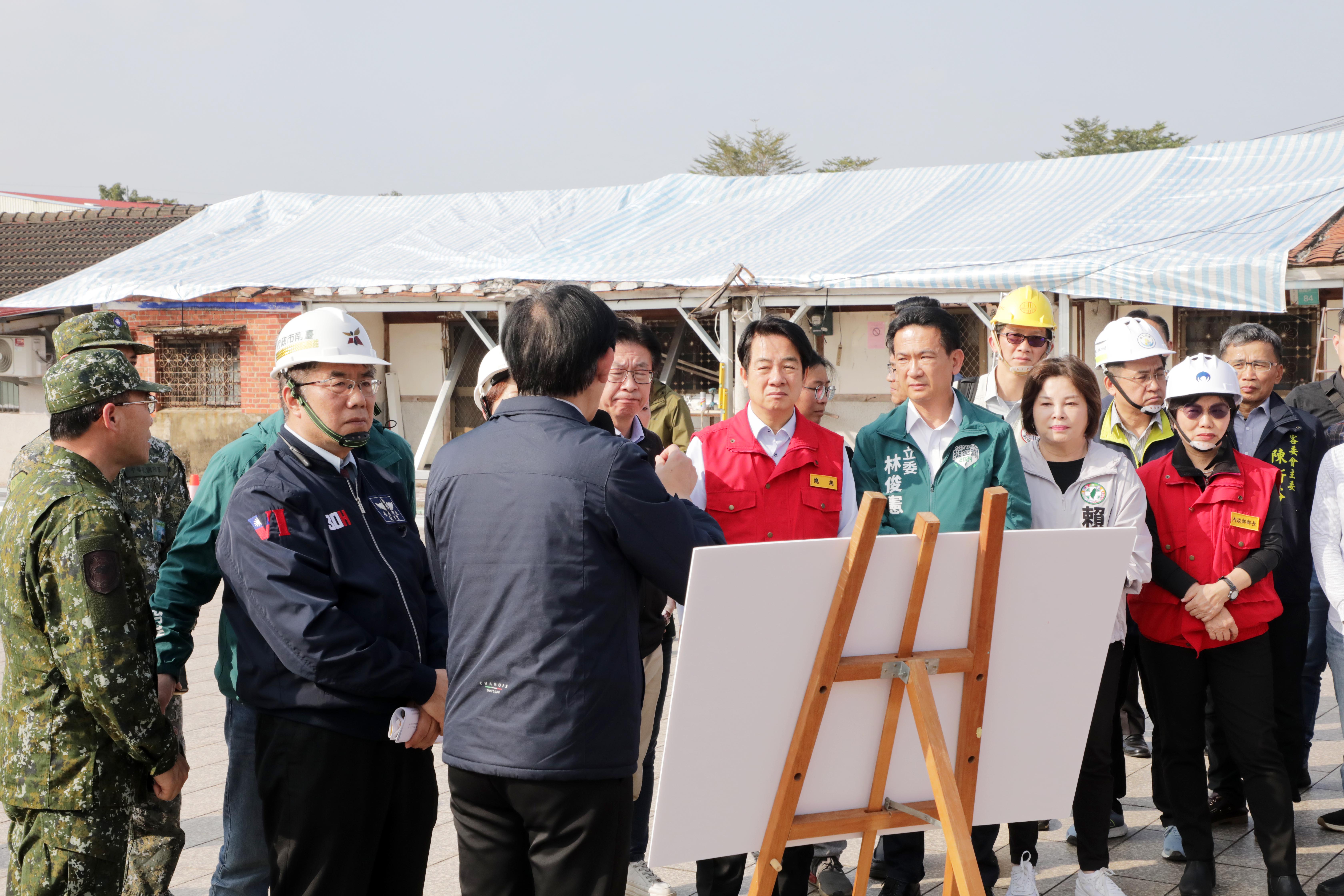 黃偉哲陪同賴總統現勘楠西江家聚落 與中央攜手合作重新恢復傳統樣貌