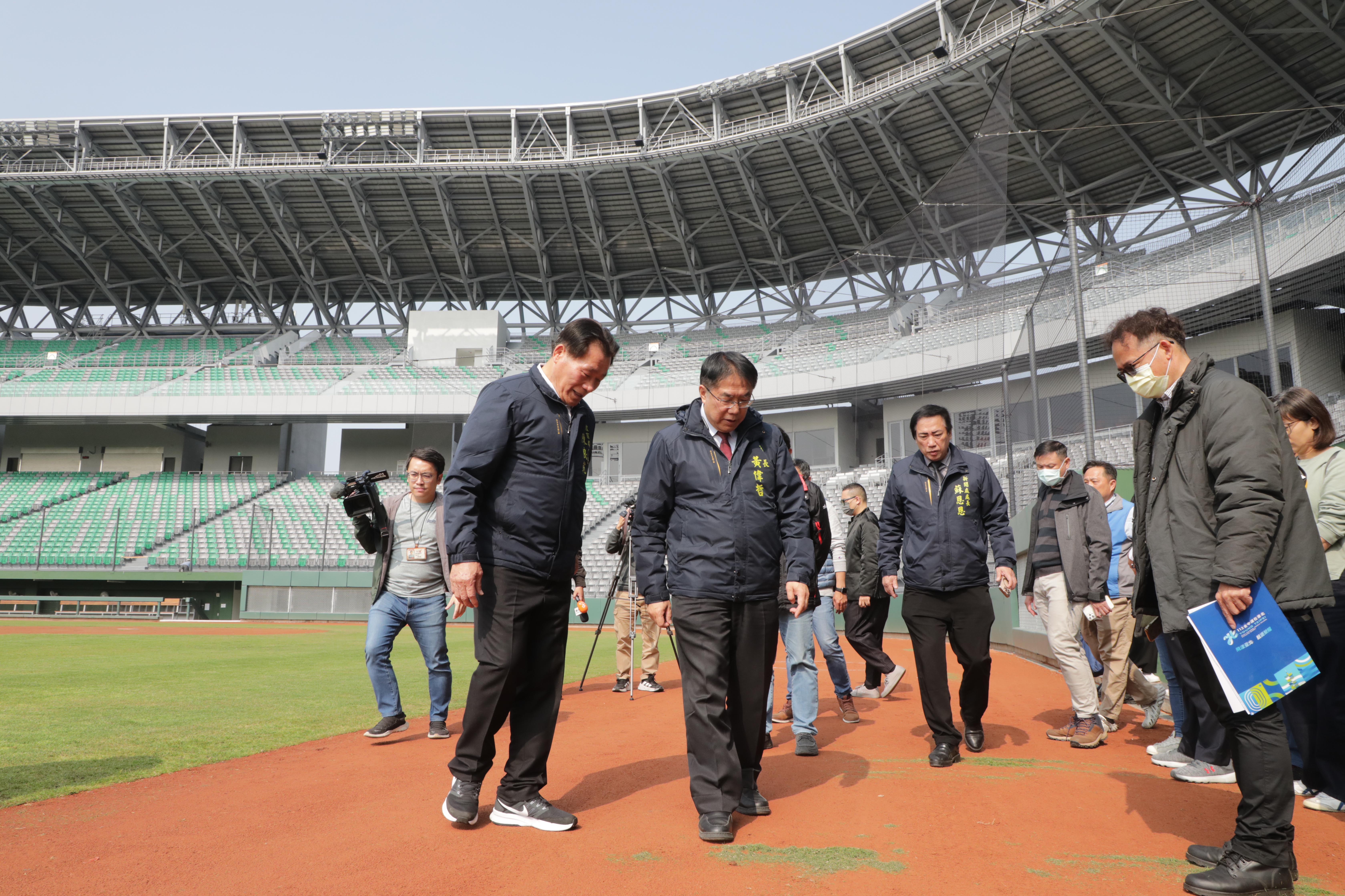 臺南亞太棒球訓練中心成棒主球場啟用下周首迎韓國職棒NC恐龍隊  黃偉哲視察盼以最佳狀態迎賓