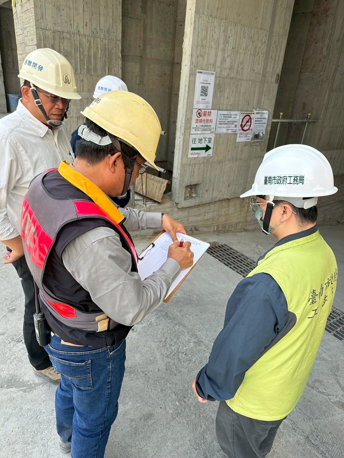 雨季將屆南市工務局呼籲建築工地作好巡倒清刷   發現病媒蚊將勒令停工