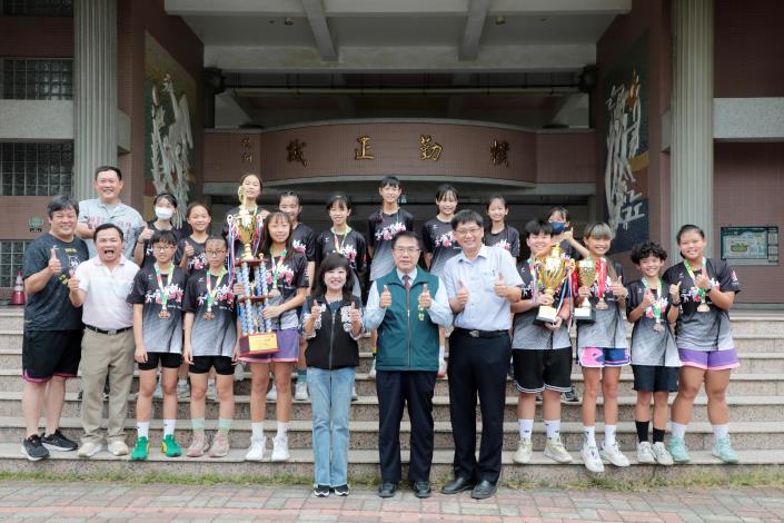永康國小女籃EBL全國聯賽奪季軍 黃偉哲嘉勉球員盼繼續發光發熱