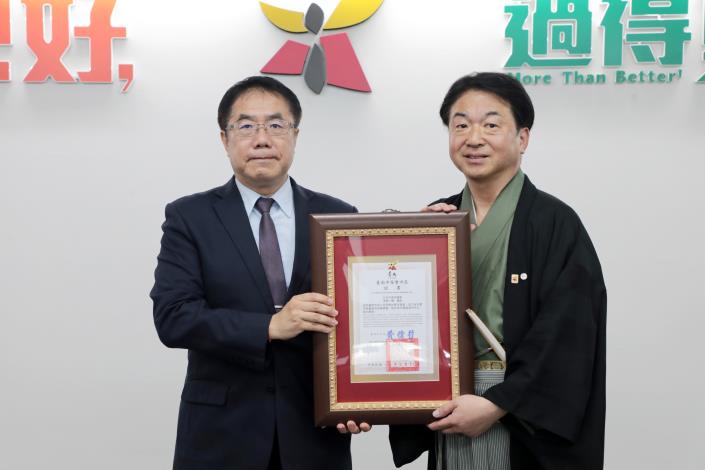 日本京都市寺田一博議員獲頒台南榮譽市民證書 黃偉哲感謝其深化兩市交流