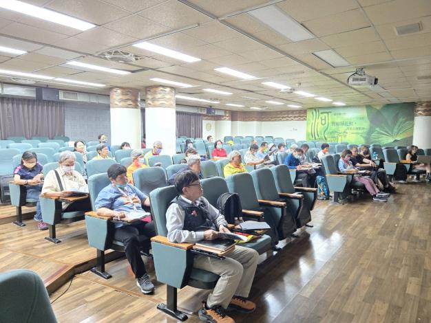 南市觀旅局辦理2025年度散步路線導覽員教育訓練 借由分享國外觀光城市經驗及性平觀念豐富導覽員的解說視角