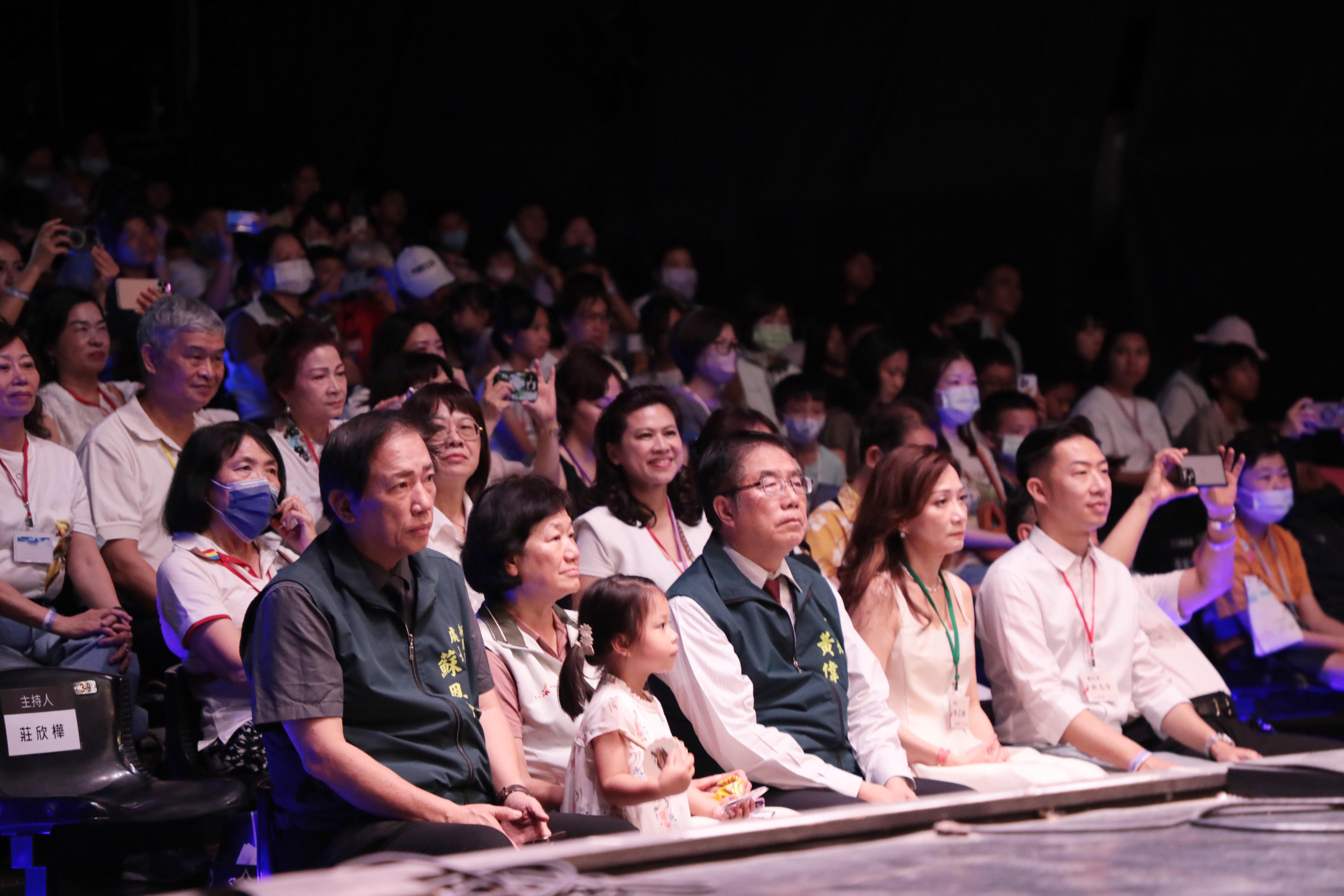 溫馨五月攜手同樂 黃偉哲攜手三三讀書會邀弱勢家庭同遊十鼓文創園區