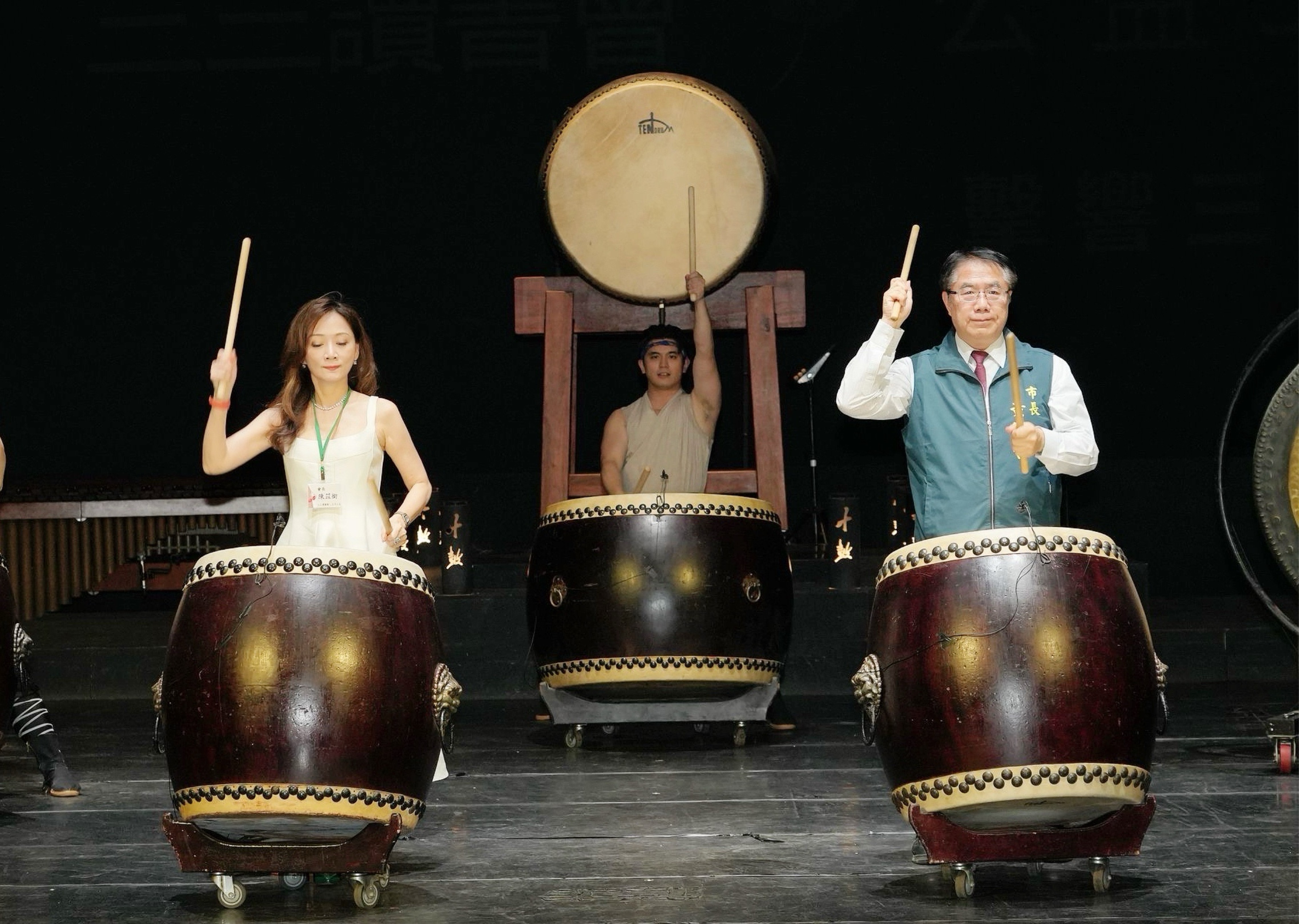 溫馨五月攜手同樂 黃偉哲攜手三三讀書會邀弱勢家庭同遊十鼓文創園區