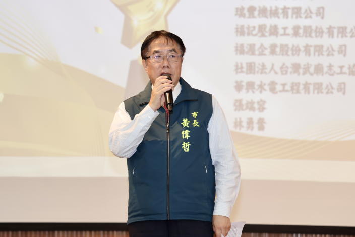台灣武廟志工協會頒發114年度獎助學金 黃偉哲肯定善行義舉 鼓勵學子勇敢逐夢