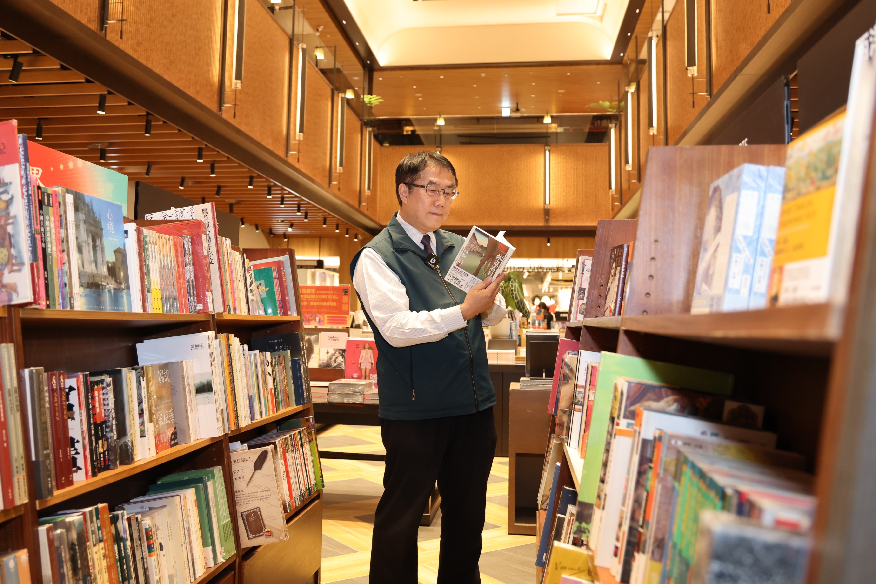 黃偉哲開箱「誠品生活台南」　南台灣最大旗艦店展現文化經濟新亮點