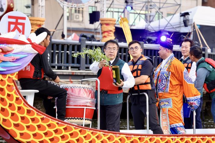 2025臺南國際龍舟錦標賽盛大開幕 水火雙龍共舞運河