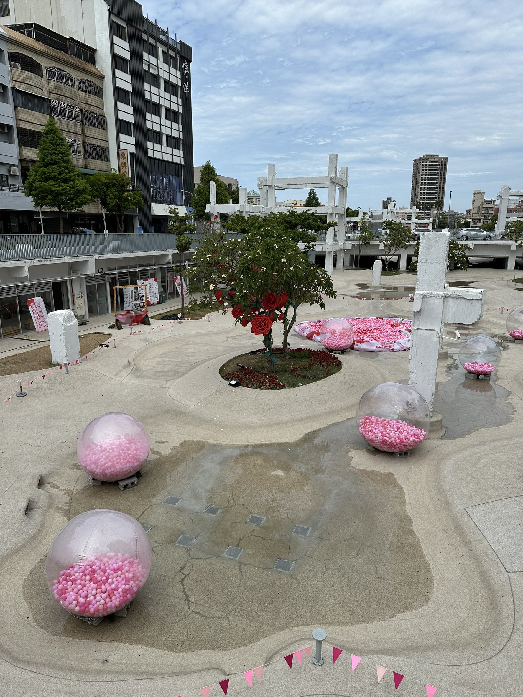 「520愛情許願池」 化身七個集願球 甜蜜集氣浪漫幸福願望成真