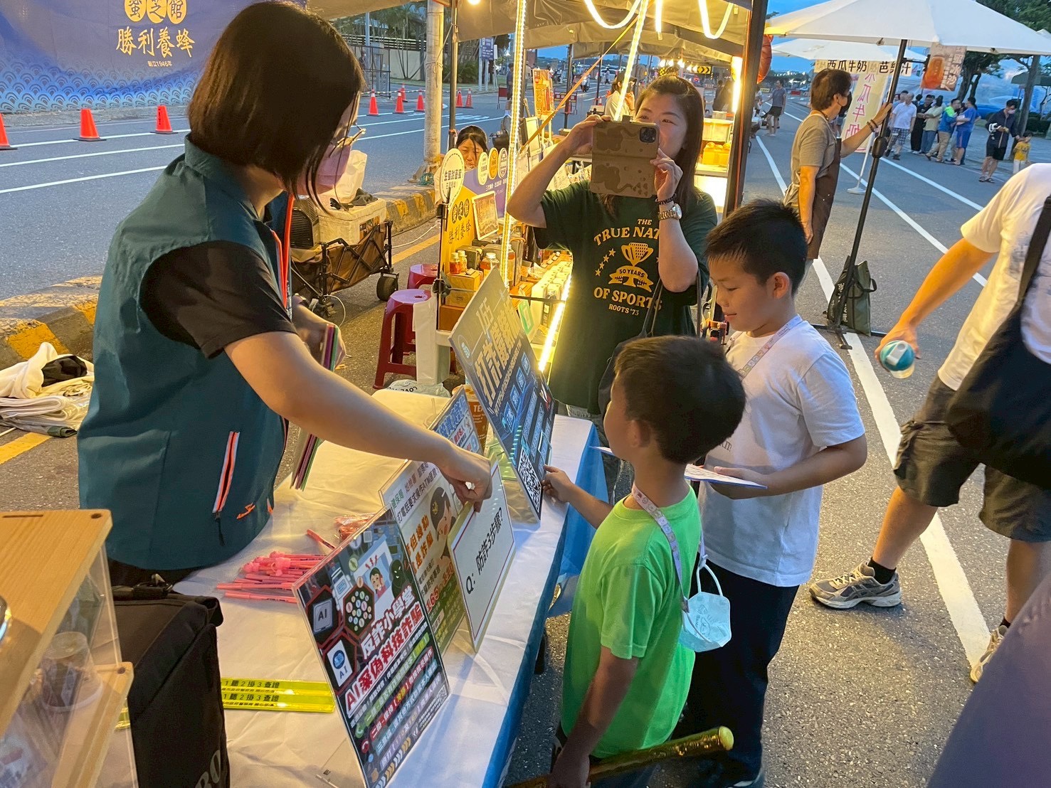 2025臺南市國際龍舟錦標賽 南警設攤宣導強化防詐反毒意識