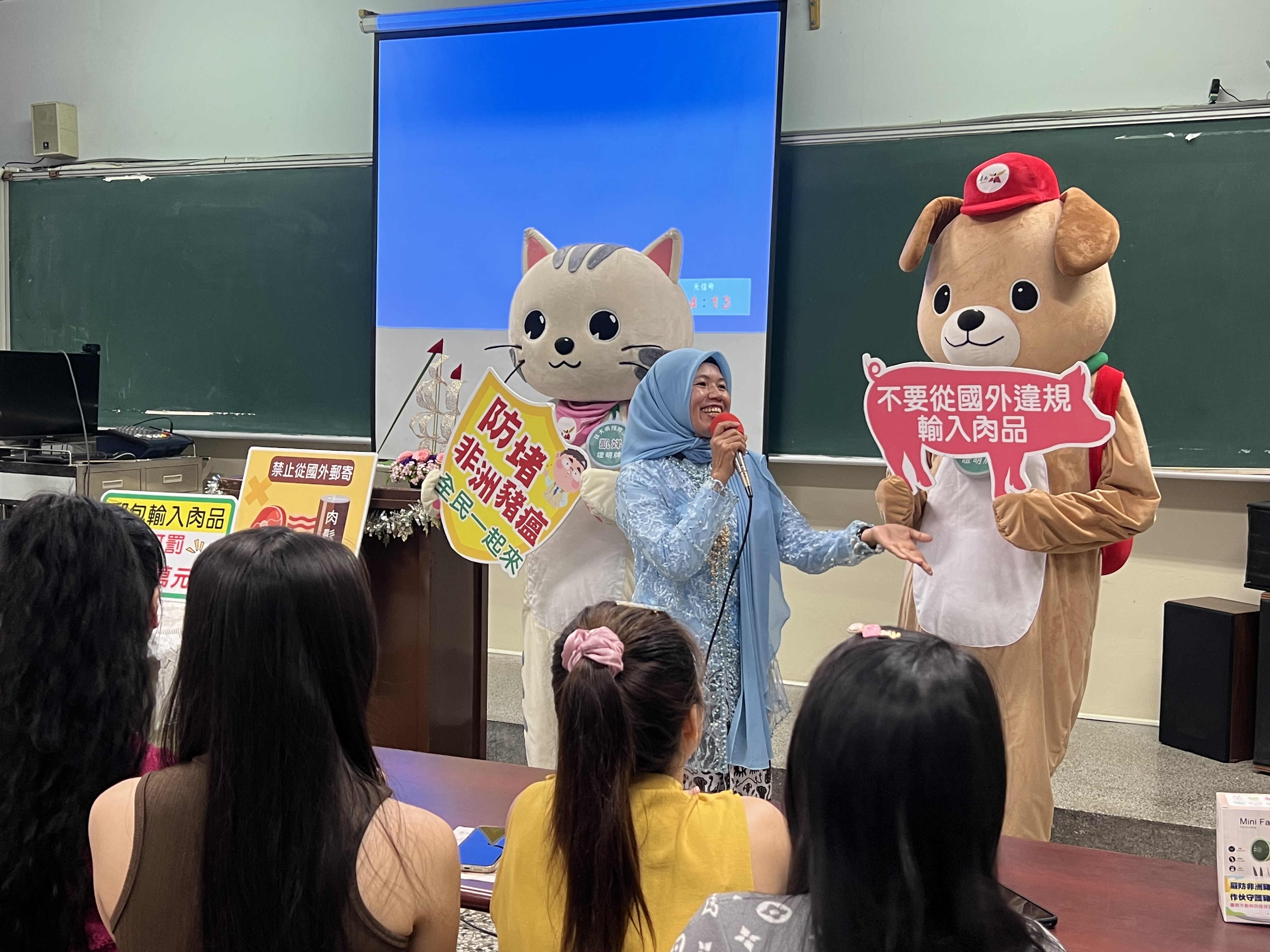 臺南市動保處與新住民喜迎端午  豆哥凱娣來讚聲 宣導勿網購海外含肉包裹
