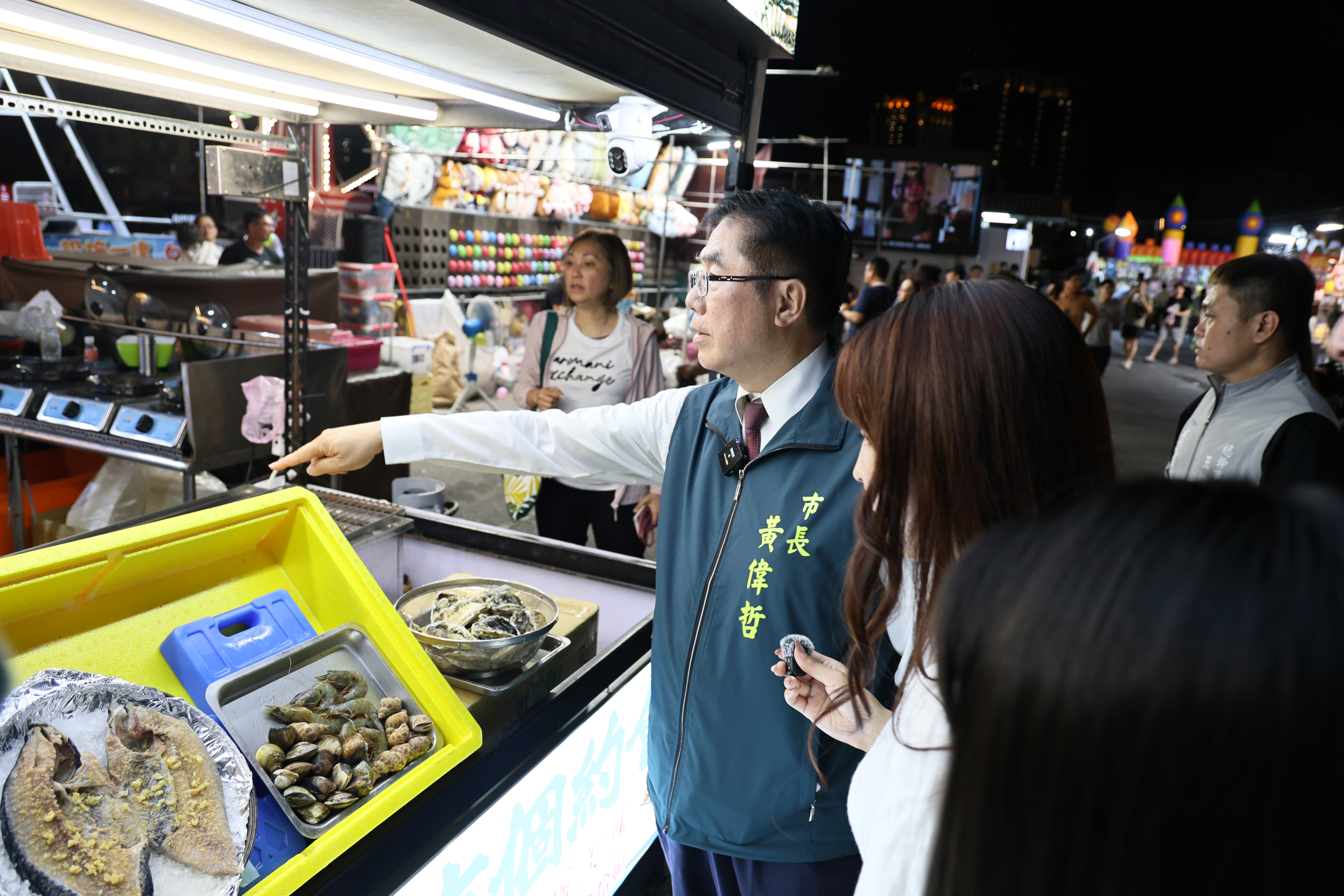 黃偉哲開箱夜市台灣鯛　從國宴到夜市驚豔日本網紅