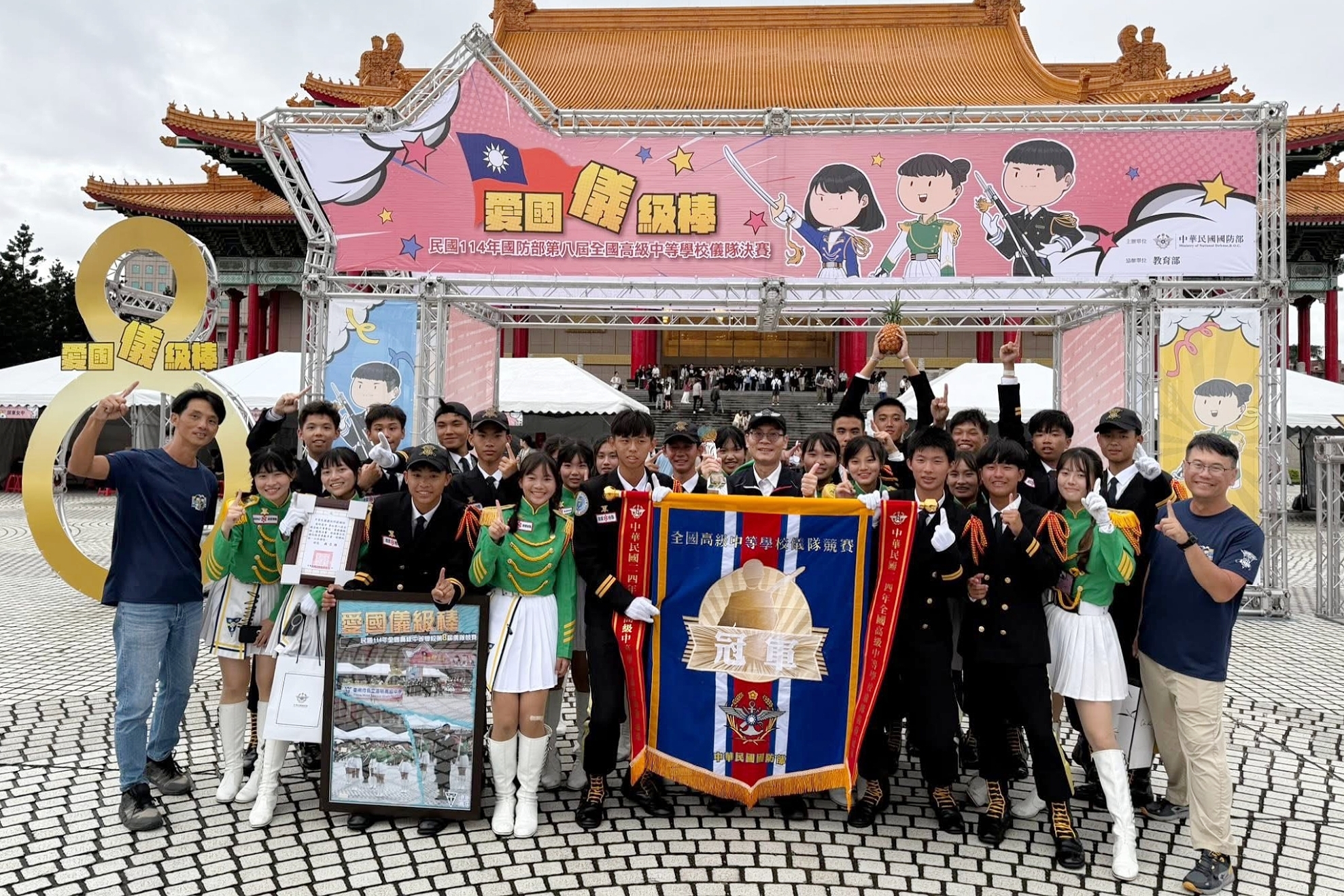 港明高中榮獲第8屆全國高級中等學校儀隊競賽冠軍 黃偉哲頒贈獎狀肯定表現
