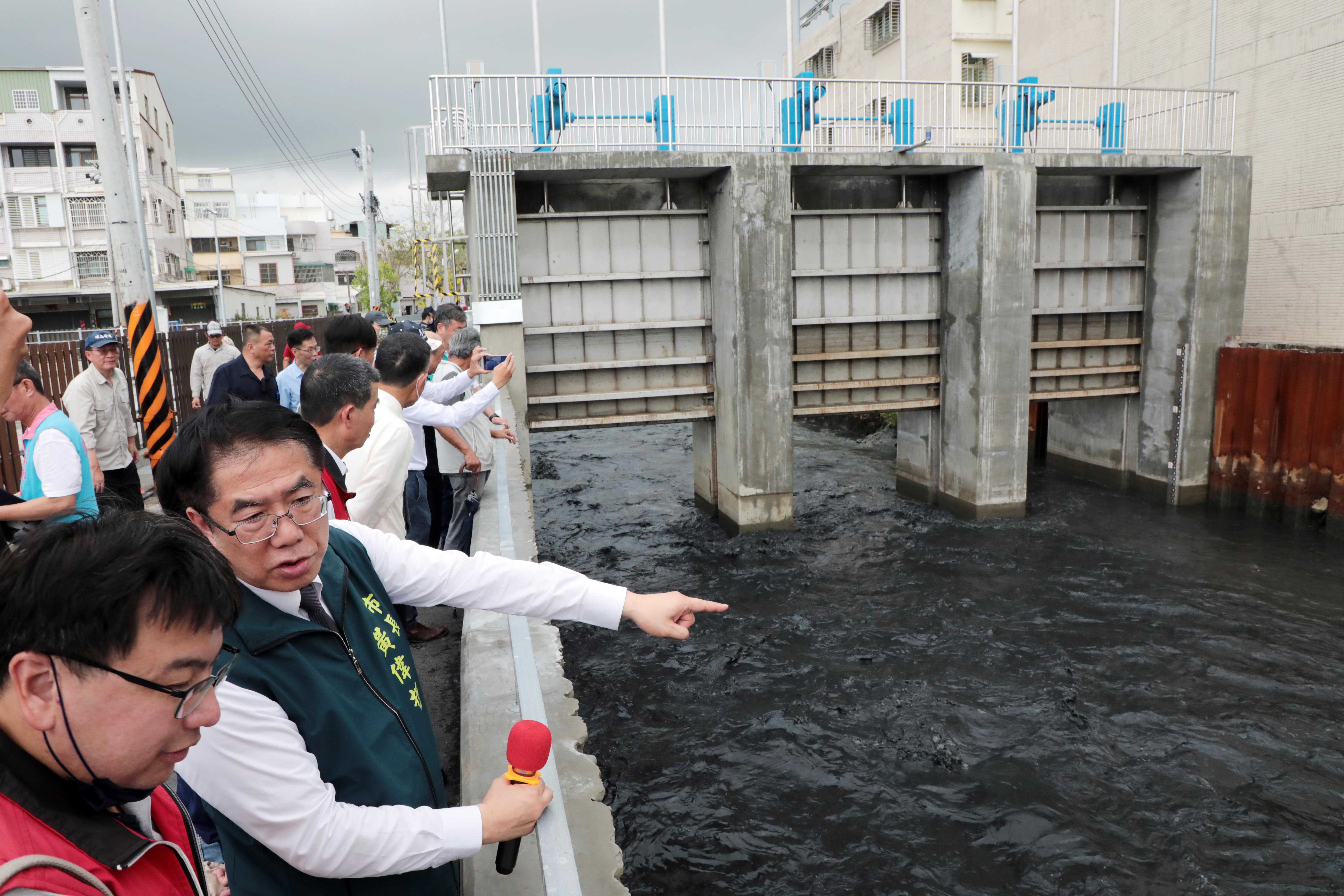 安南區「安中抽水站新建工程」竣工視察 黃偉哲:提升防汛防洪能量 保障居民財產居住安全
