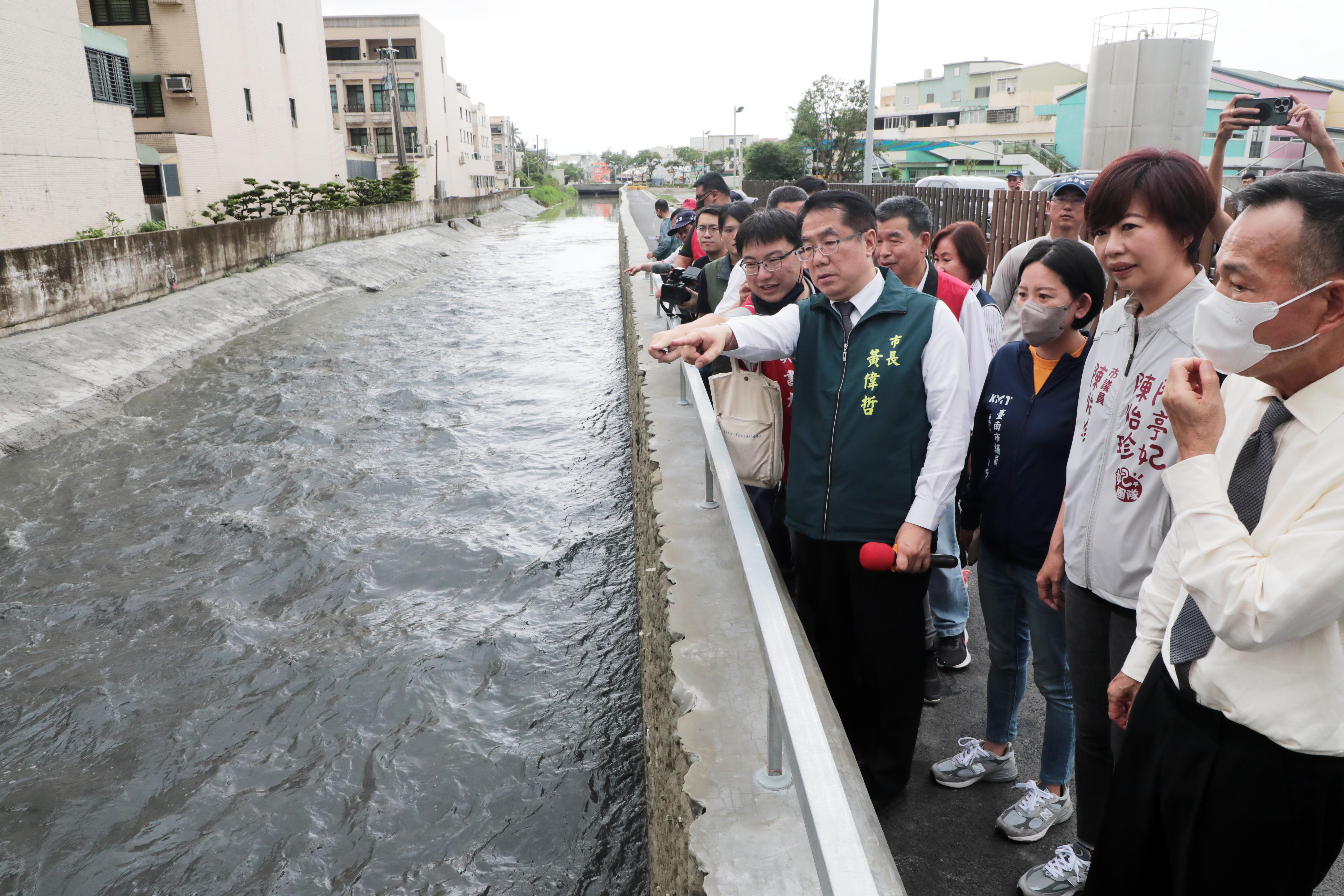 安南區「安中抽水站新建工程」竣工視察  黃偉哲：提升防汛防洪能量  保障居民財產居住安全