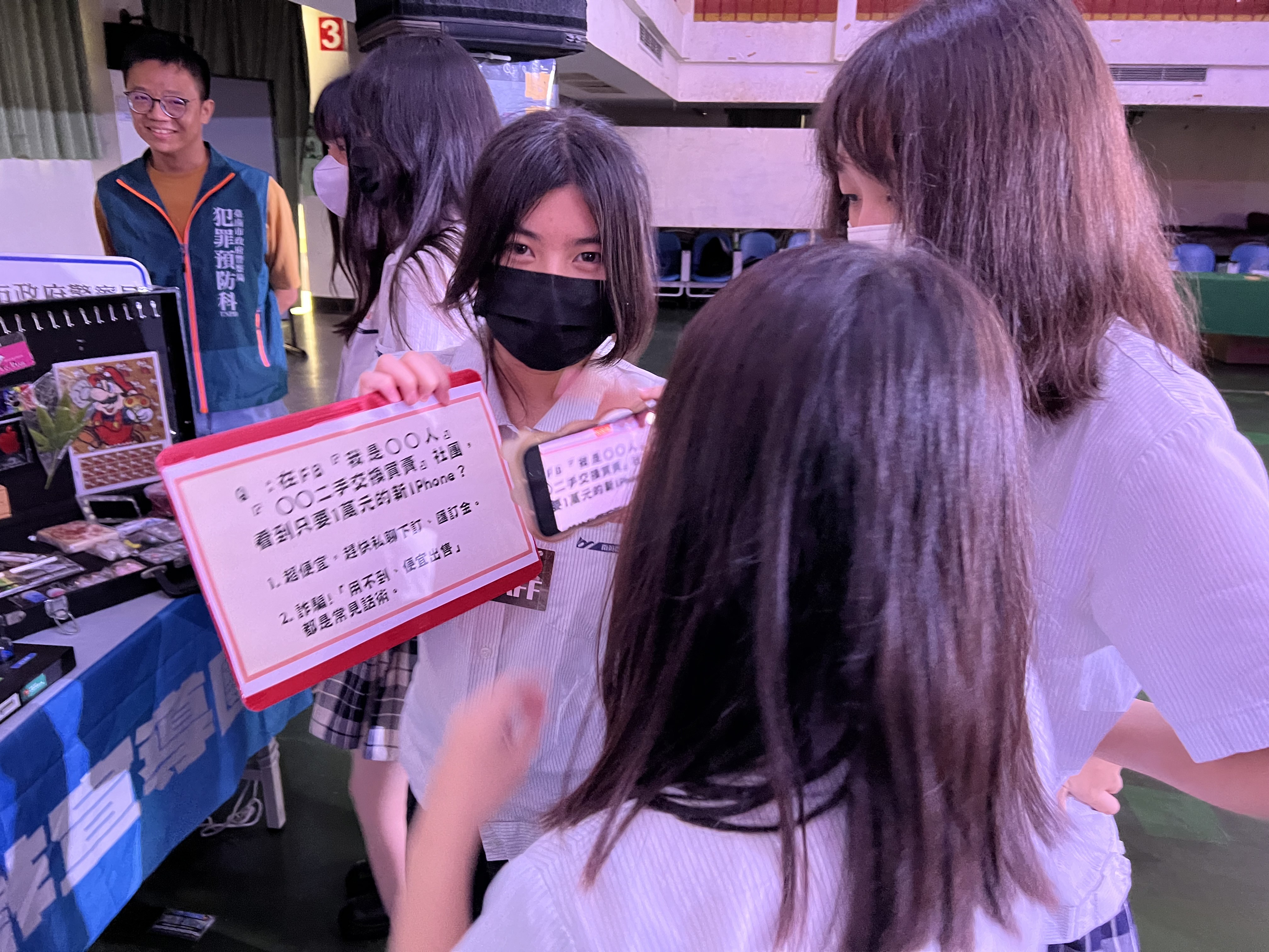南市警局結合本市議長盃反毒電競賽 前進南英商工反毒防詐宣導