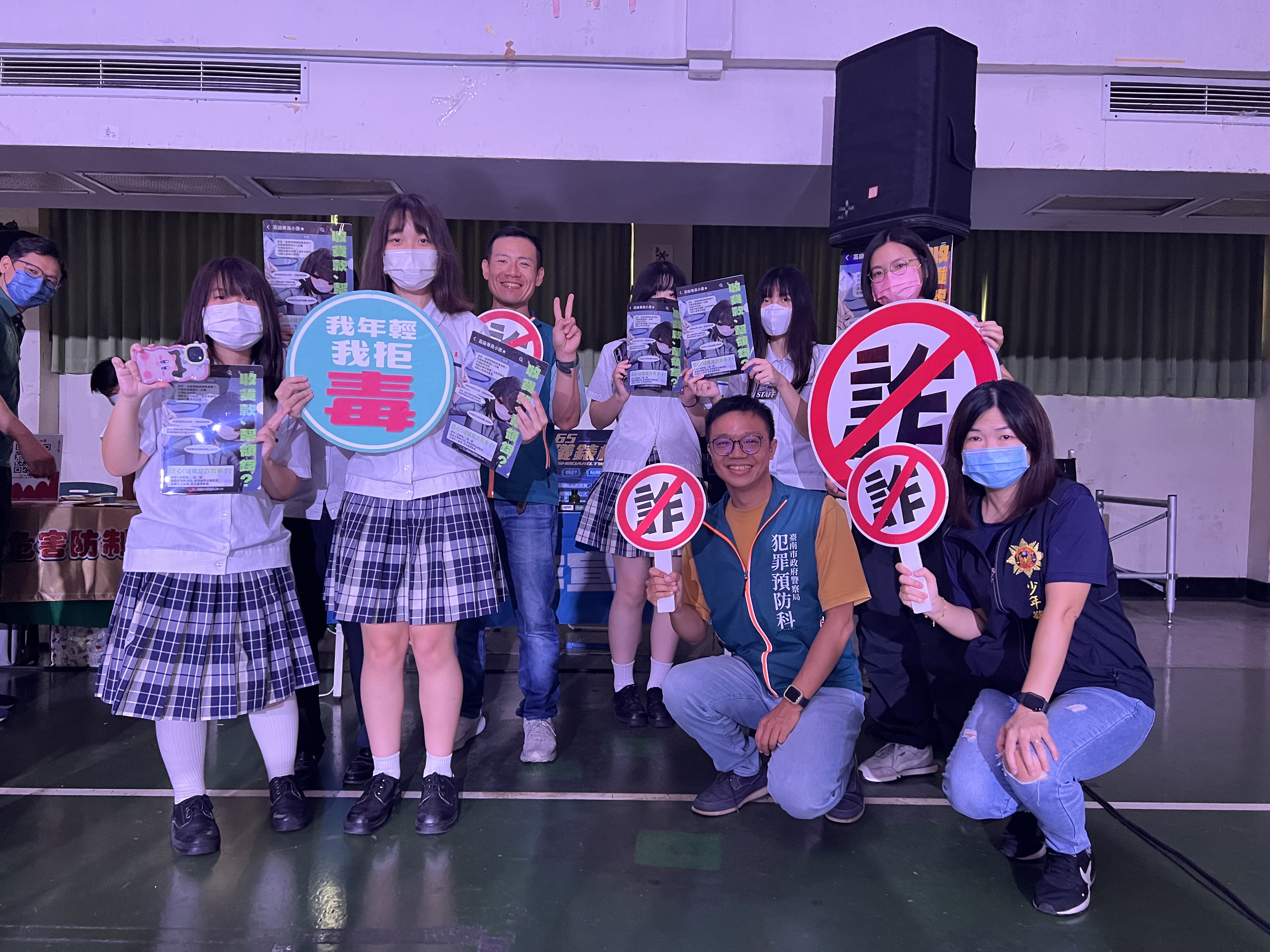 南市警局結合本市議長盃反毒電競賽 前進南英商工反毒防詐宣導