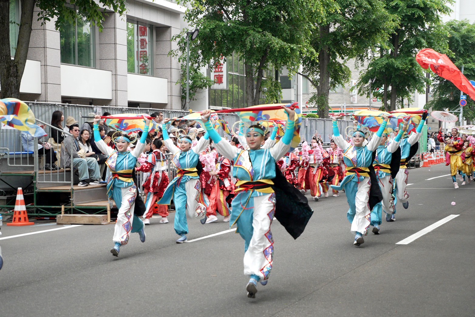 北海道YOSAKOI索朗祭也有滿滿臺南味！  黃偉哲攜手南應大登上表演前導車宣傳臺南魅力   
